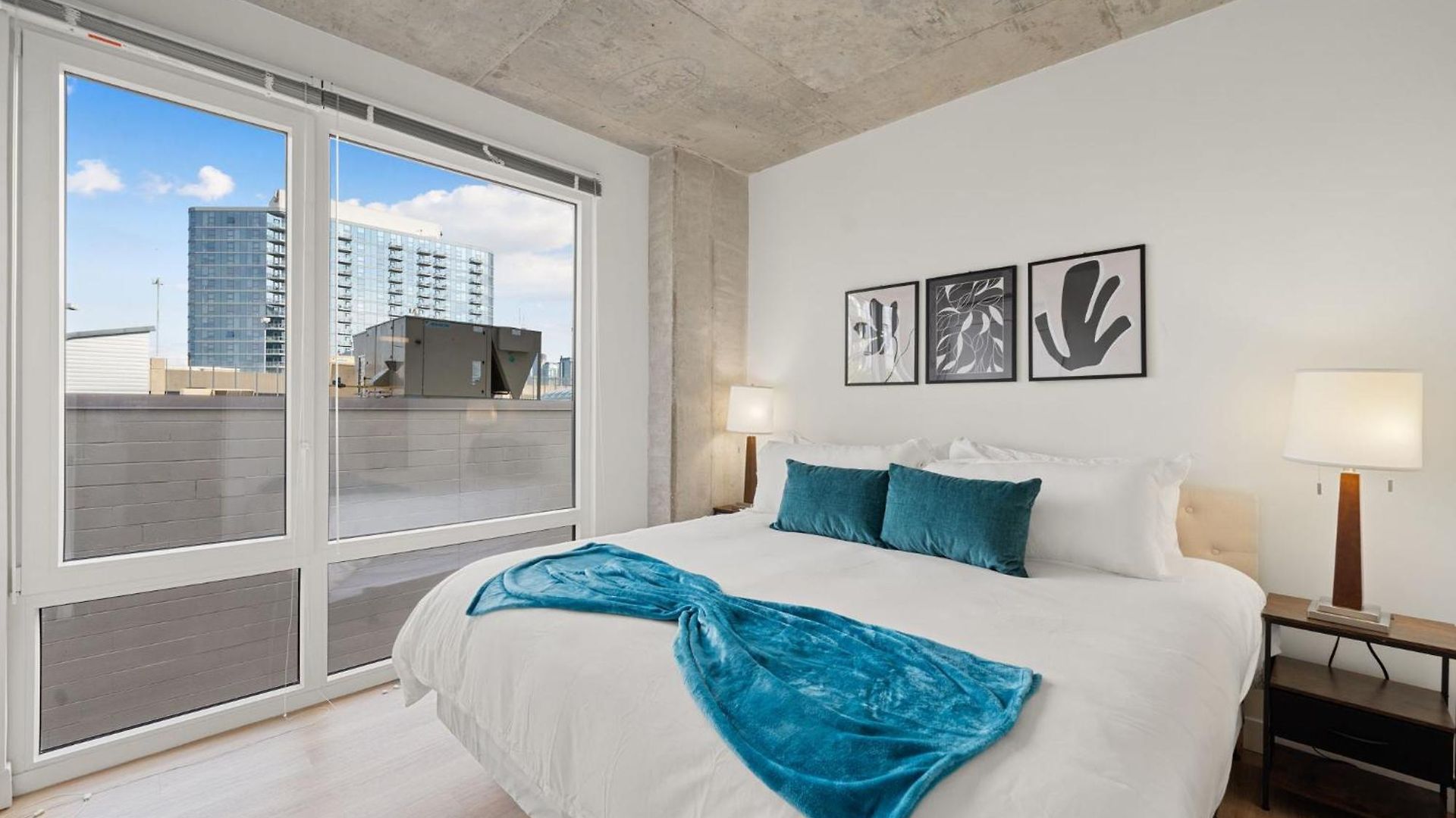 Hotel 3br Escape Bright Sleek Spacious Chicago