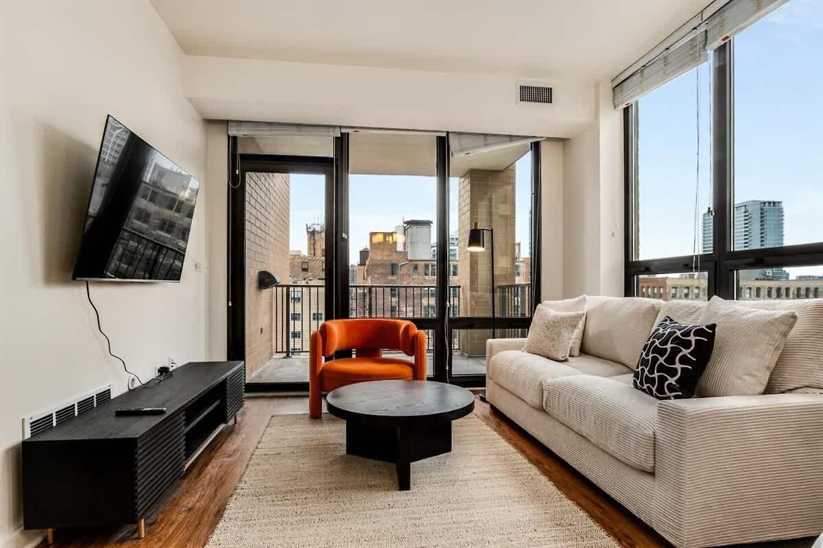 Apartment Boulevard Walk Everywhere 5 Mins To Magnificent Mile River North 05 Chicago