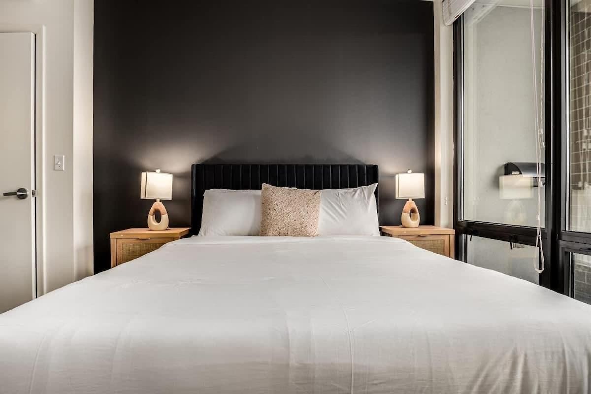 Apartment Boulevard Walk Everywhere 5 Mins To Magnificent Mile River North 04 Chicago