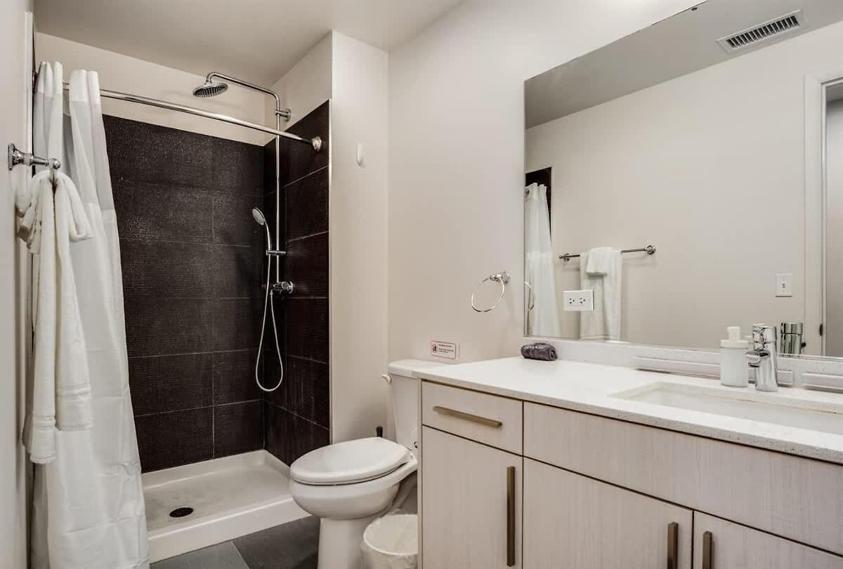 Apartment Boulevard Walk Everywhere 5 Mins To Magnificent Mile River North 02 Chicago