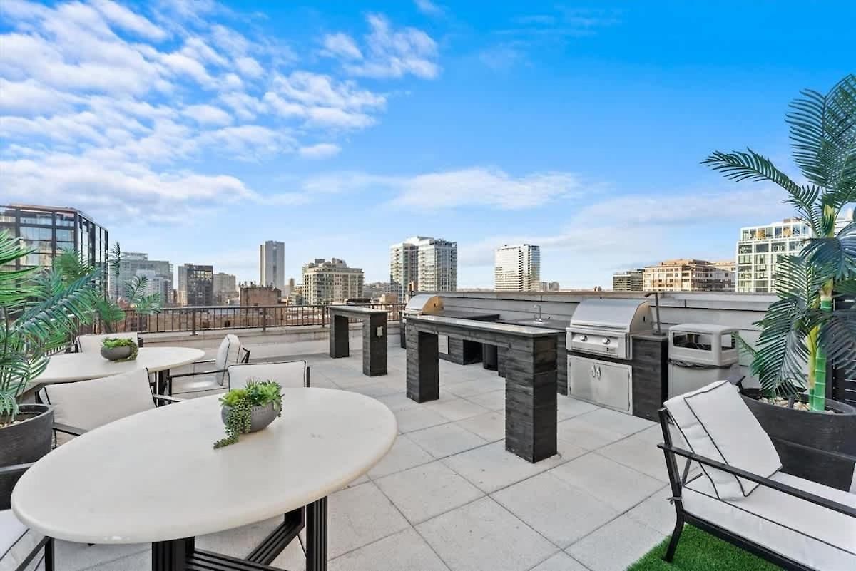 Boulevard Walk Everywhere 5 Mins To Magnificent Mile River North 01 Chicago