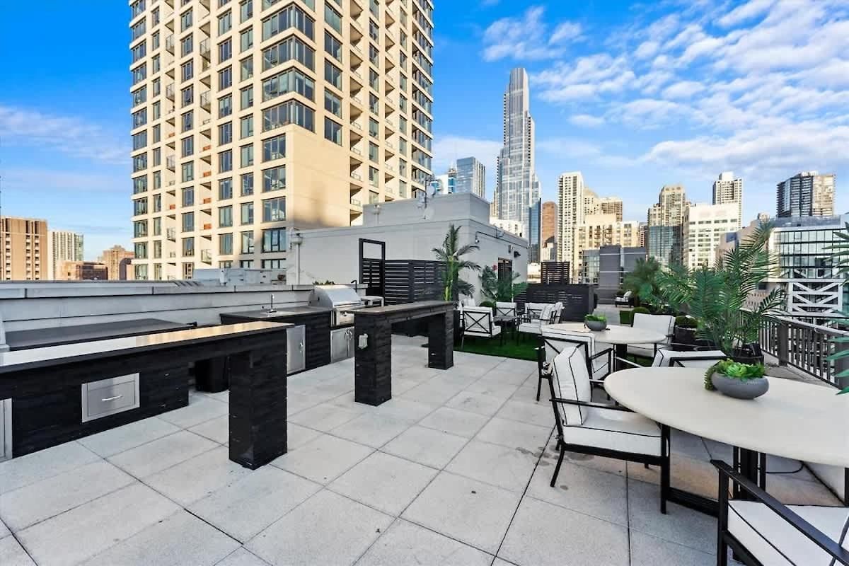 Apartment Boulevard Walk Everywhere 5 Mins To Magnificent Mile River North 01