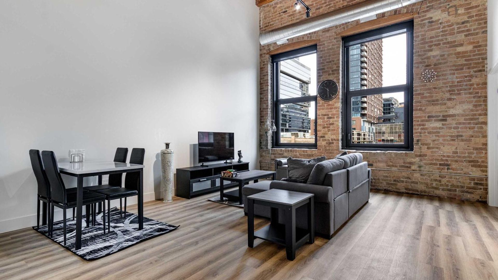 River North Rooftop With In And Out Parking 6 Apartment *