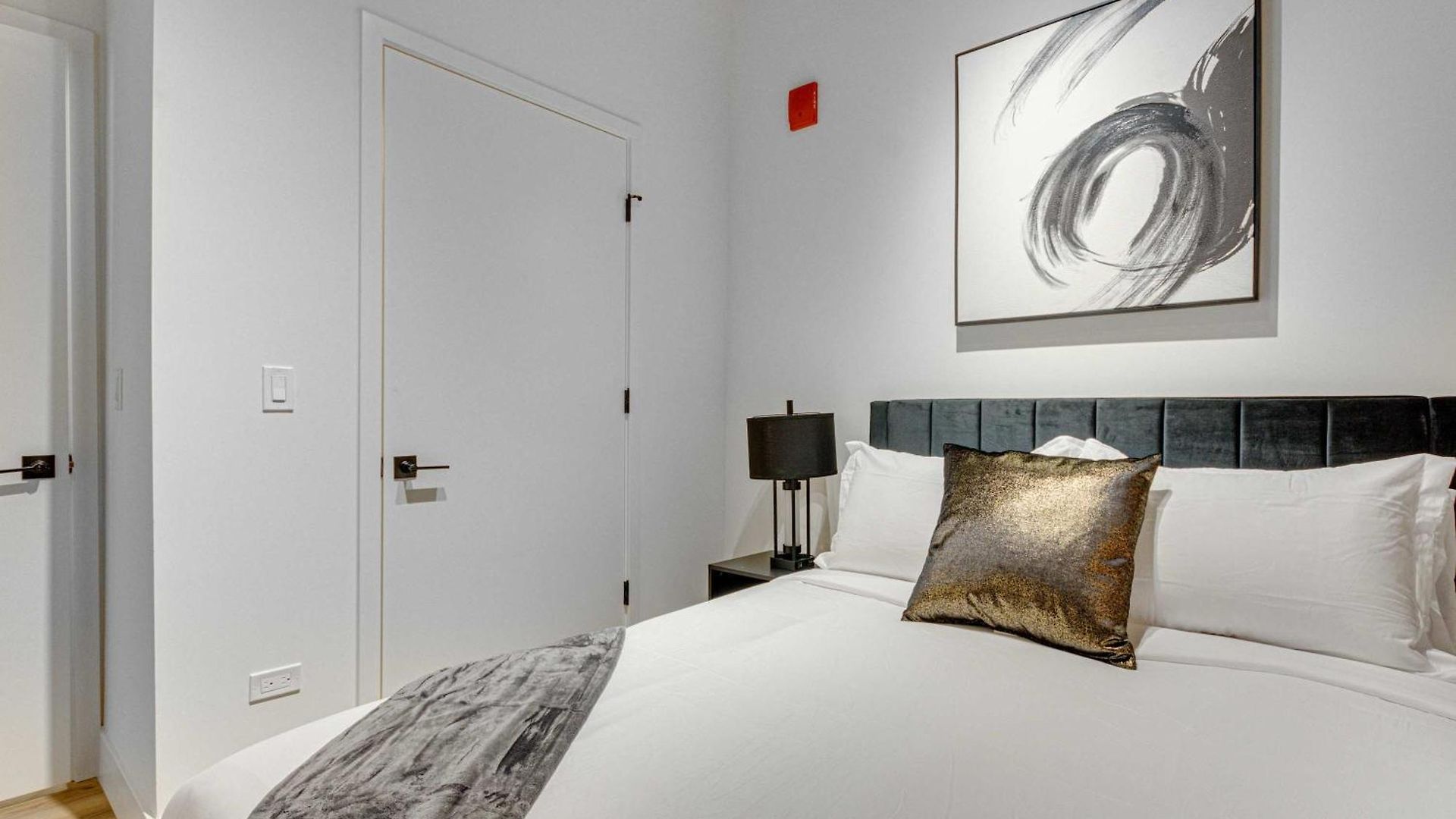 Apartment River North Rooftop With In And Out Parking 5 *