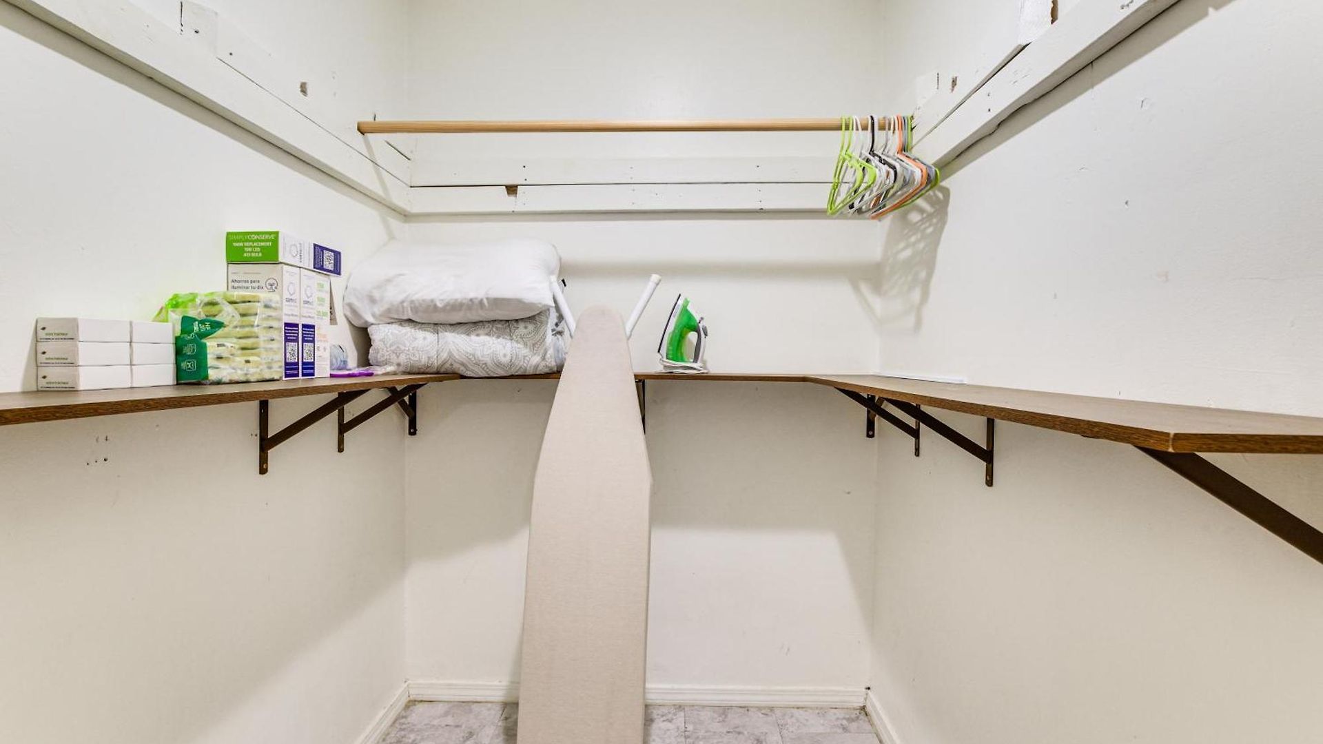 2 Mi To Rainbow Park: South Side Charmer! Apartment