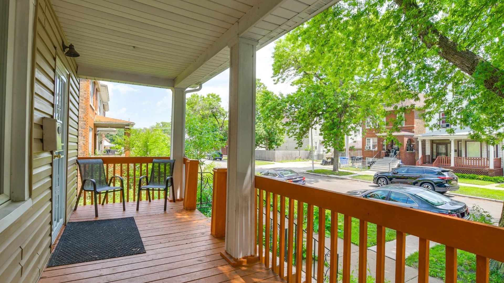 2 Mi To Rainbow Park: South Side Charmer! Apartment Chicago
