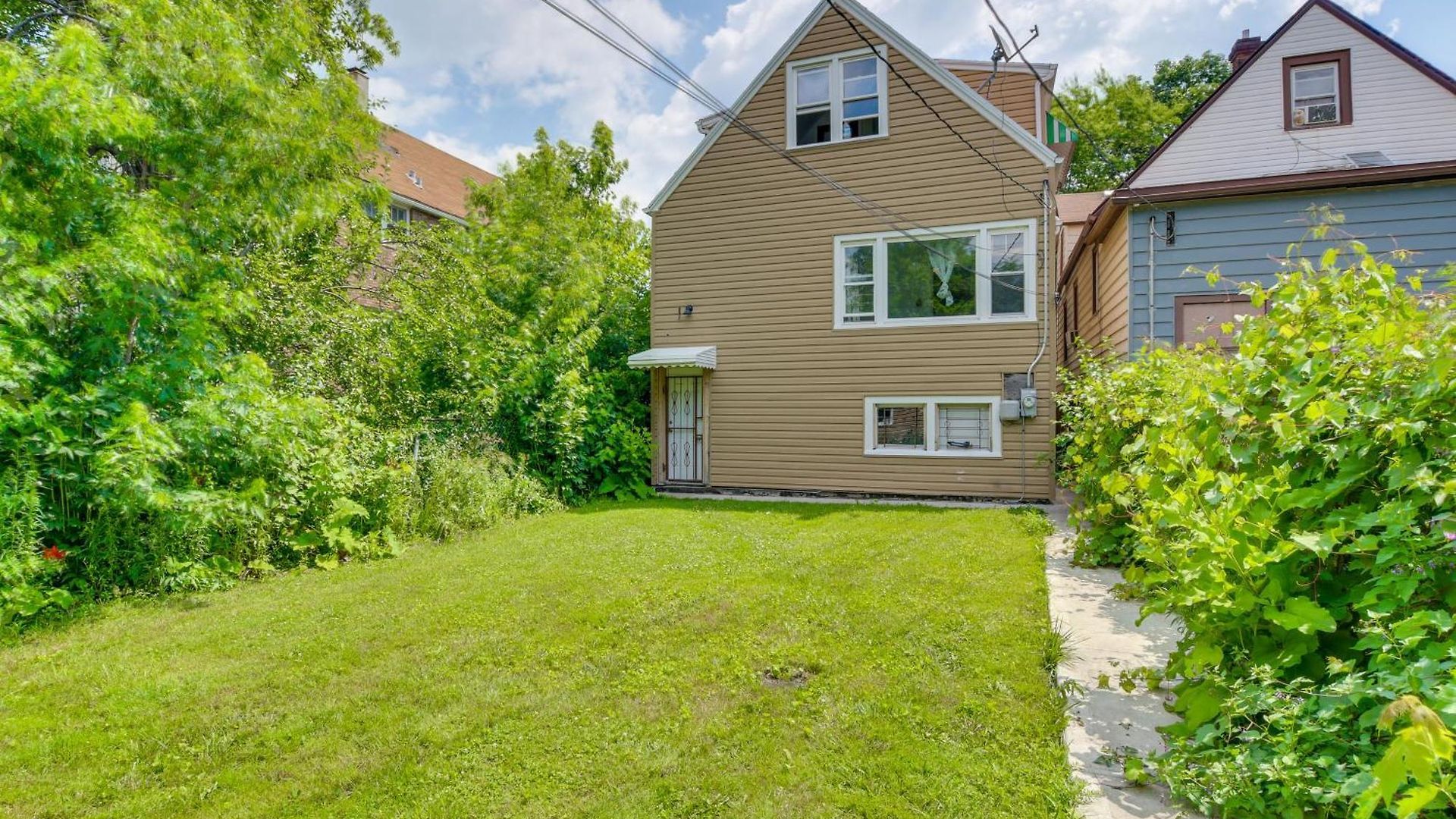 2 Mi To Rainbow Park: South Side Charmer! Apartment *