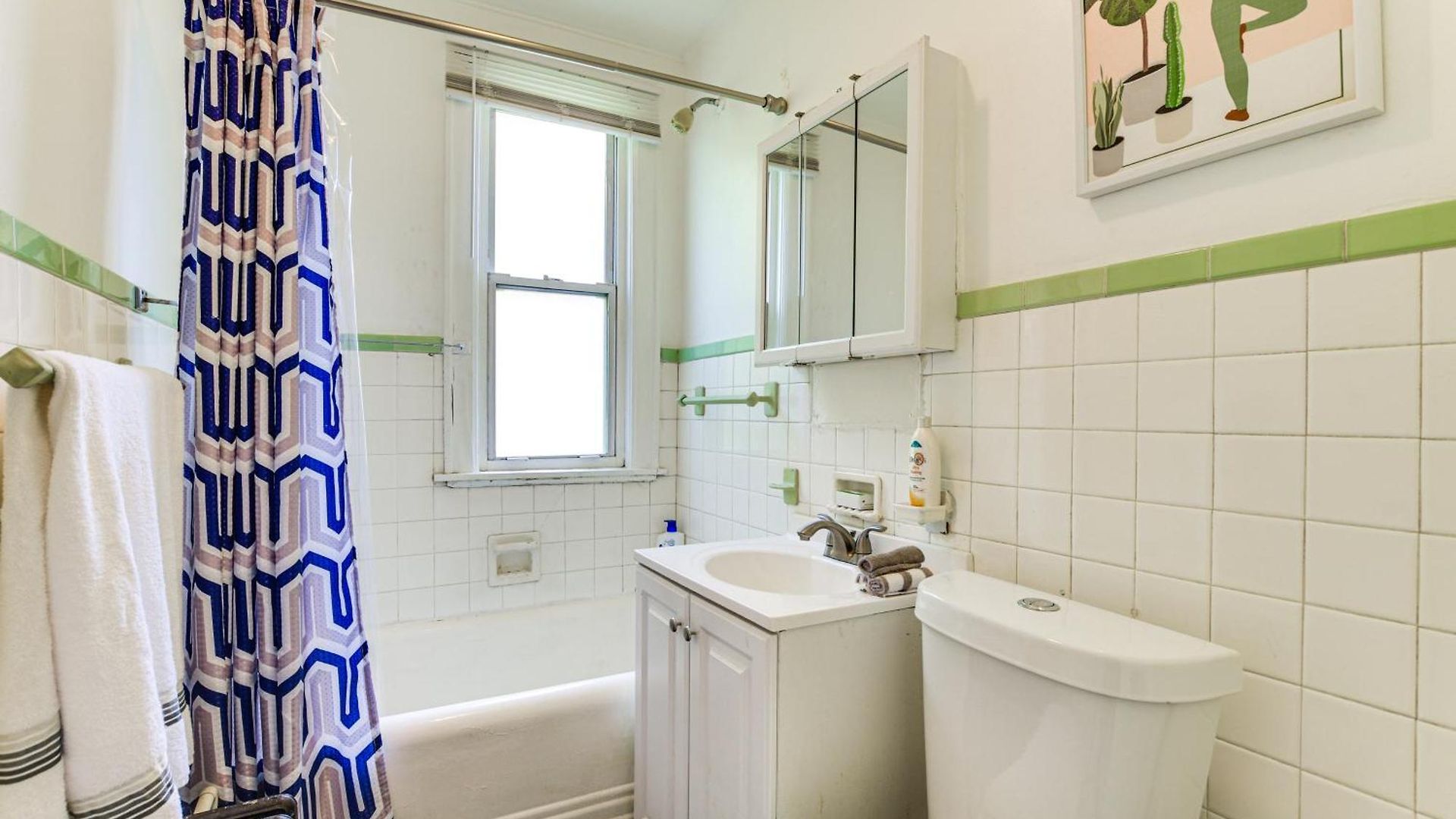 2 Mi To Rainbow Park: South Side Charmer! Apartment
