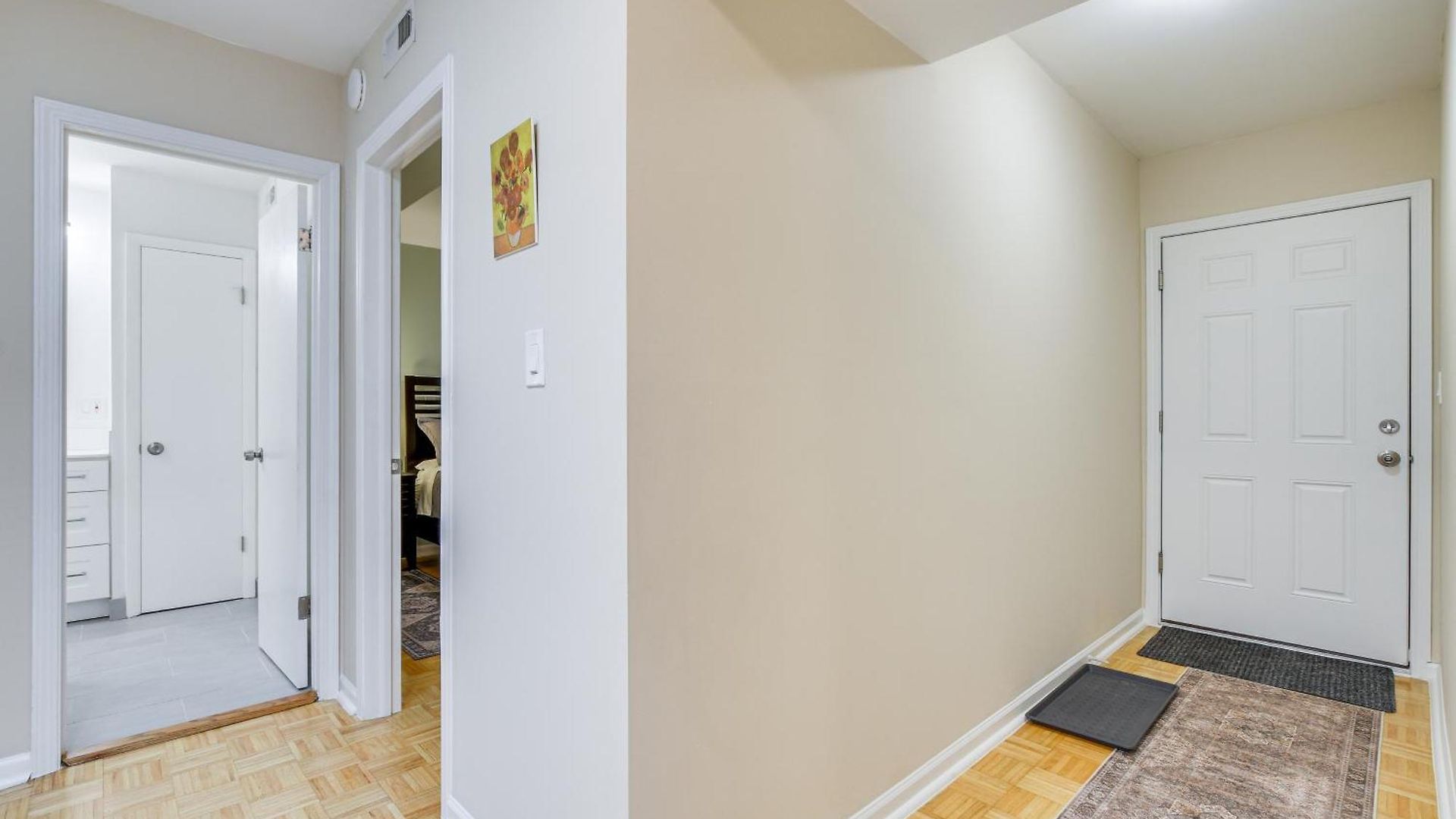 Steps To Shops & Eats: In Portage Park! Apartment *