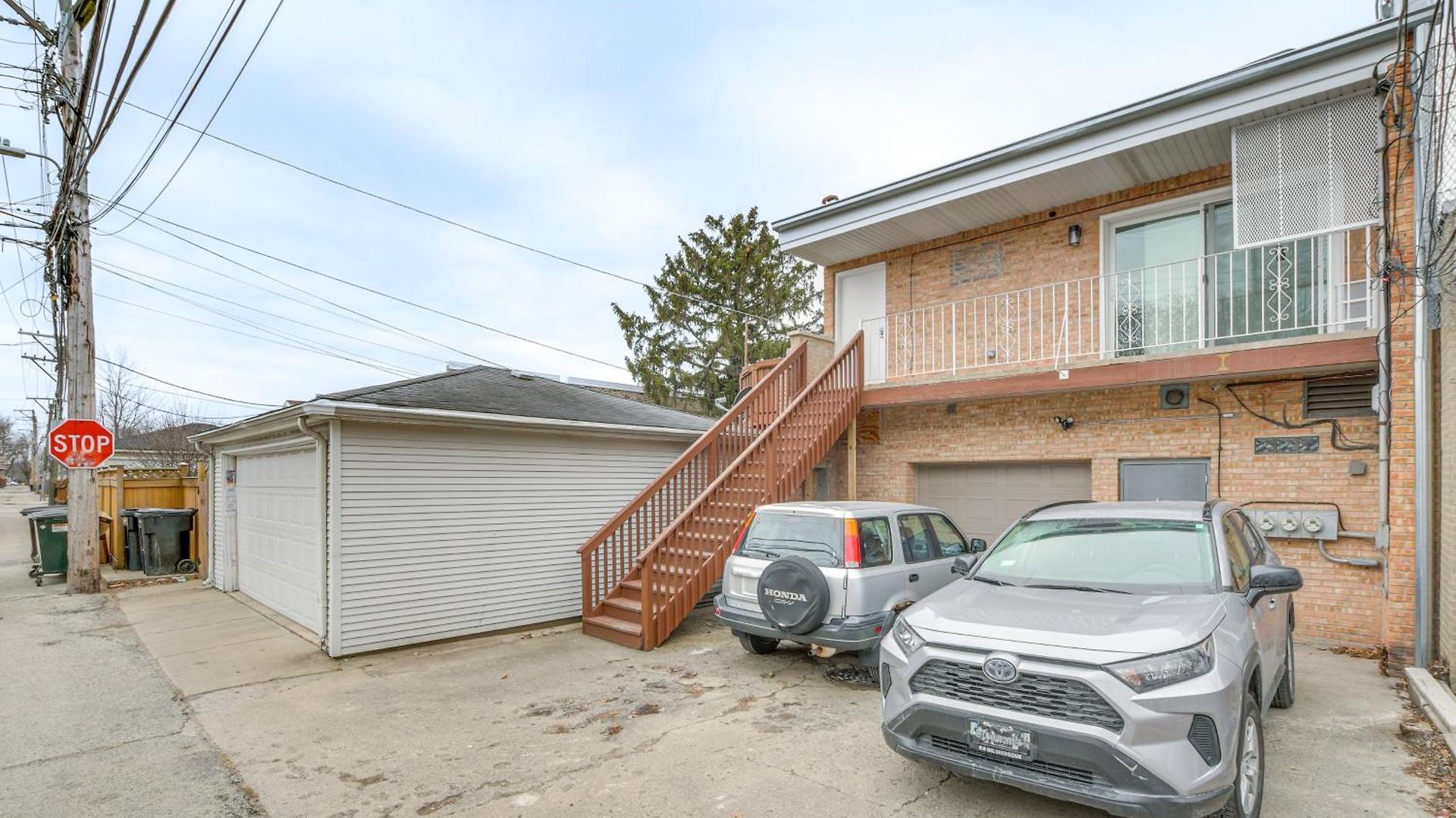 Apartment Steps To Shops & Eats: In Portage Park! *