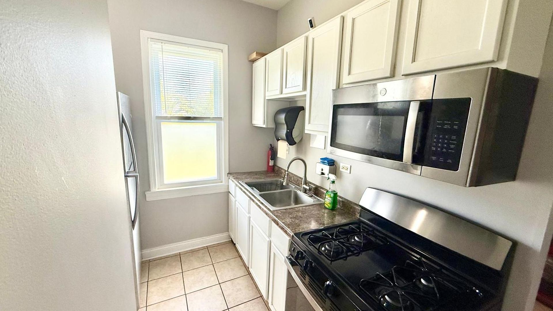 Place To - Close To Downtown! - Free Parking! Homestay