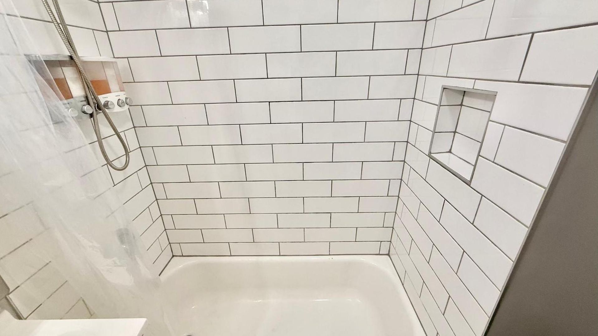 Place To - Close To Downtown! - Free Parking! *