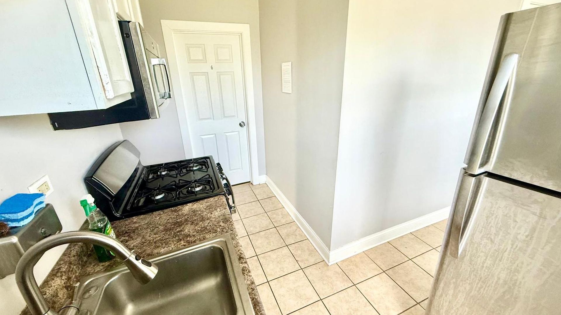 Place To - Close To Downtown! - Free Parking! Homestay
