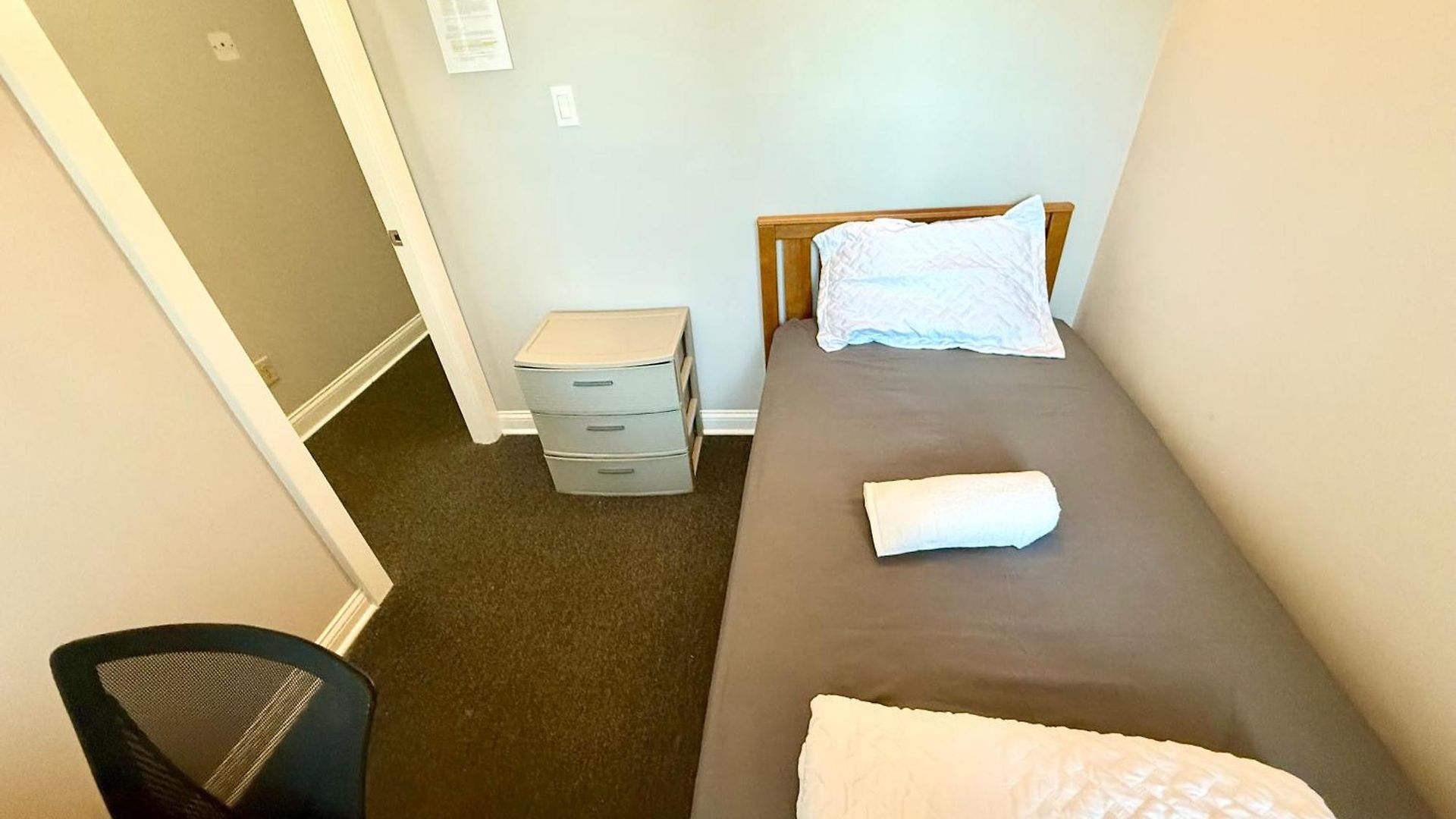 Homestay Place To - Close To Downtown! - Free Parking!