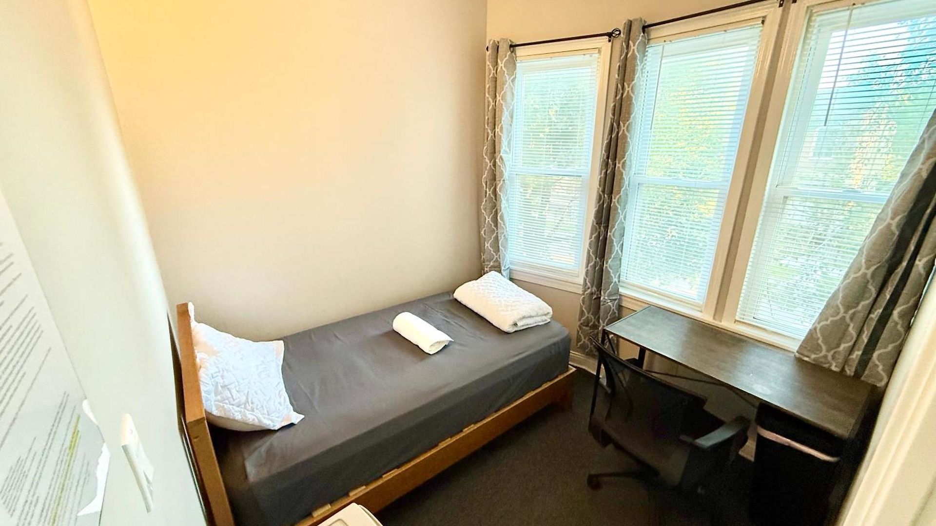 Homestay Place To - Close To Downtown! - Free Parking! *