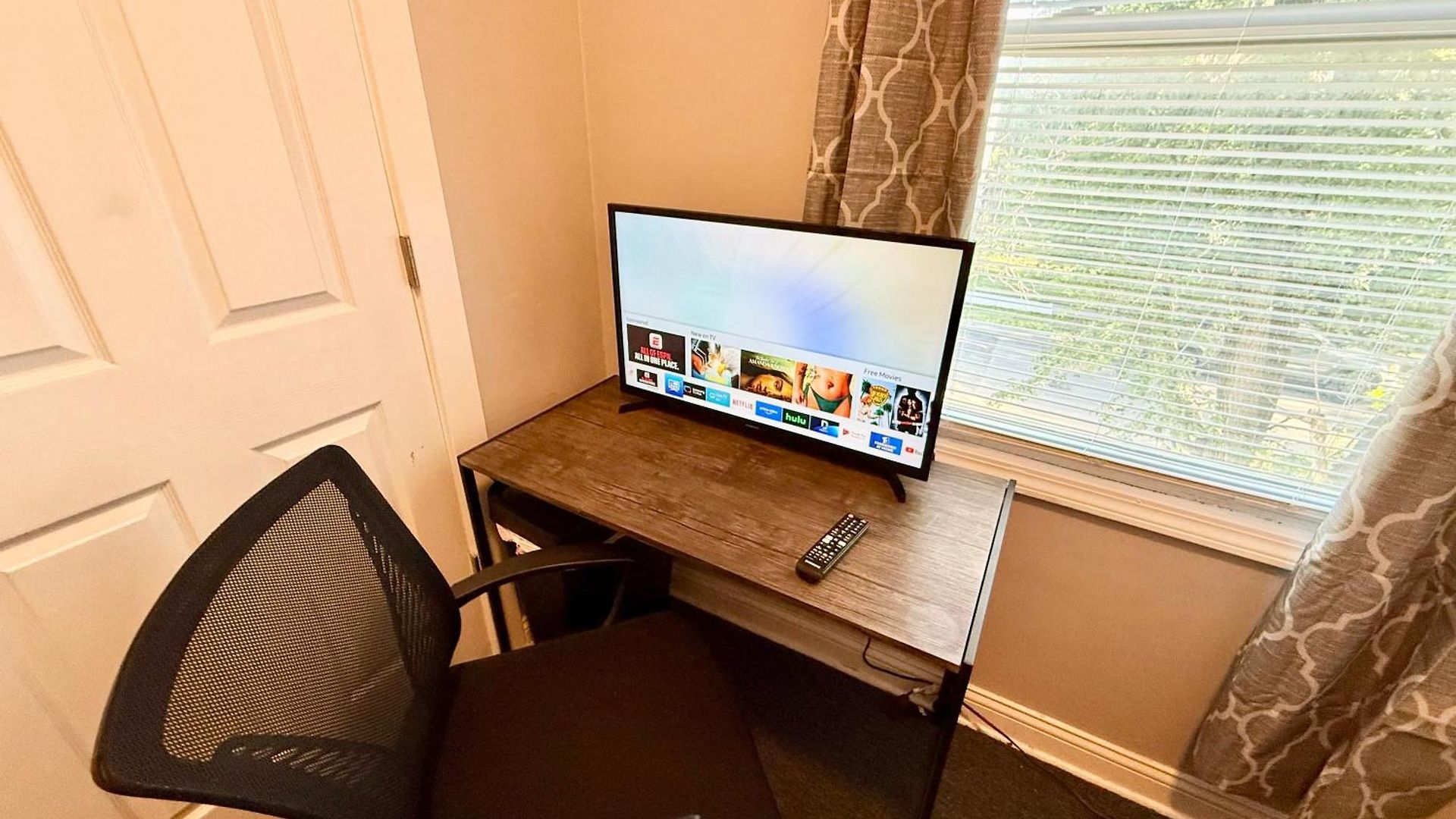 Place To - Close To Downtown! - Free Parking! Homestay *