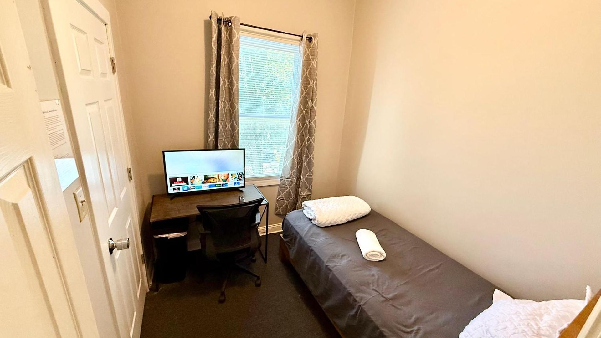 Homestay Place To - Close To Downtown! - Free Parking!