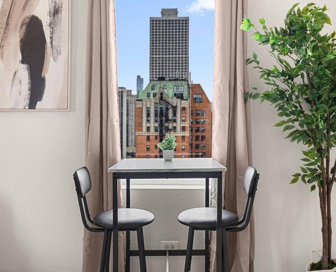 Hancock Lookout|steps To Beach&transit, Chi Views Apartment Chicago