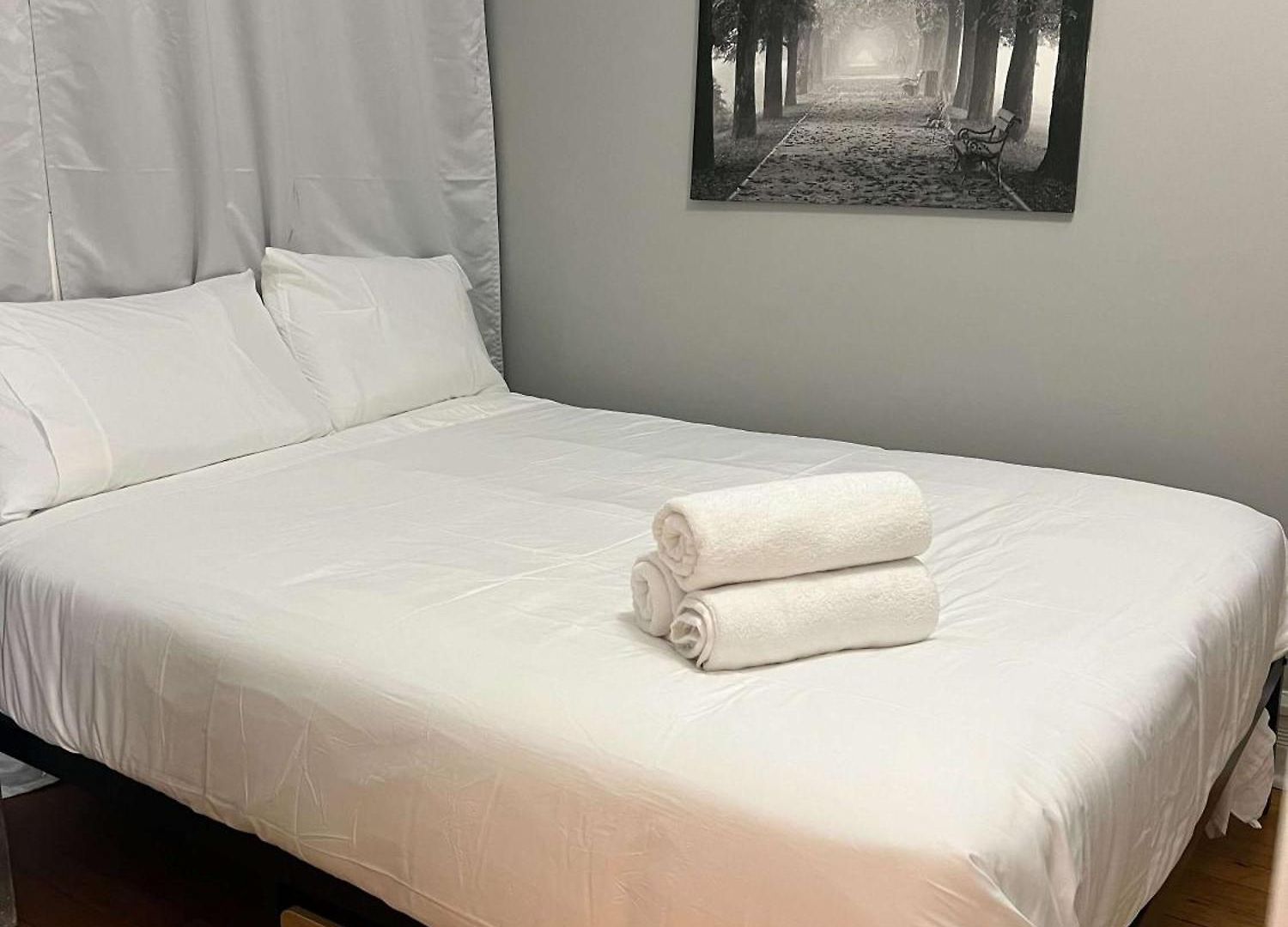 South Loop 3 Bedroom Apartment *