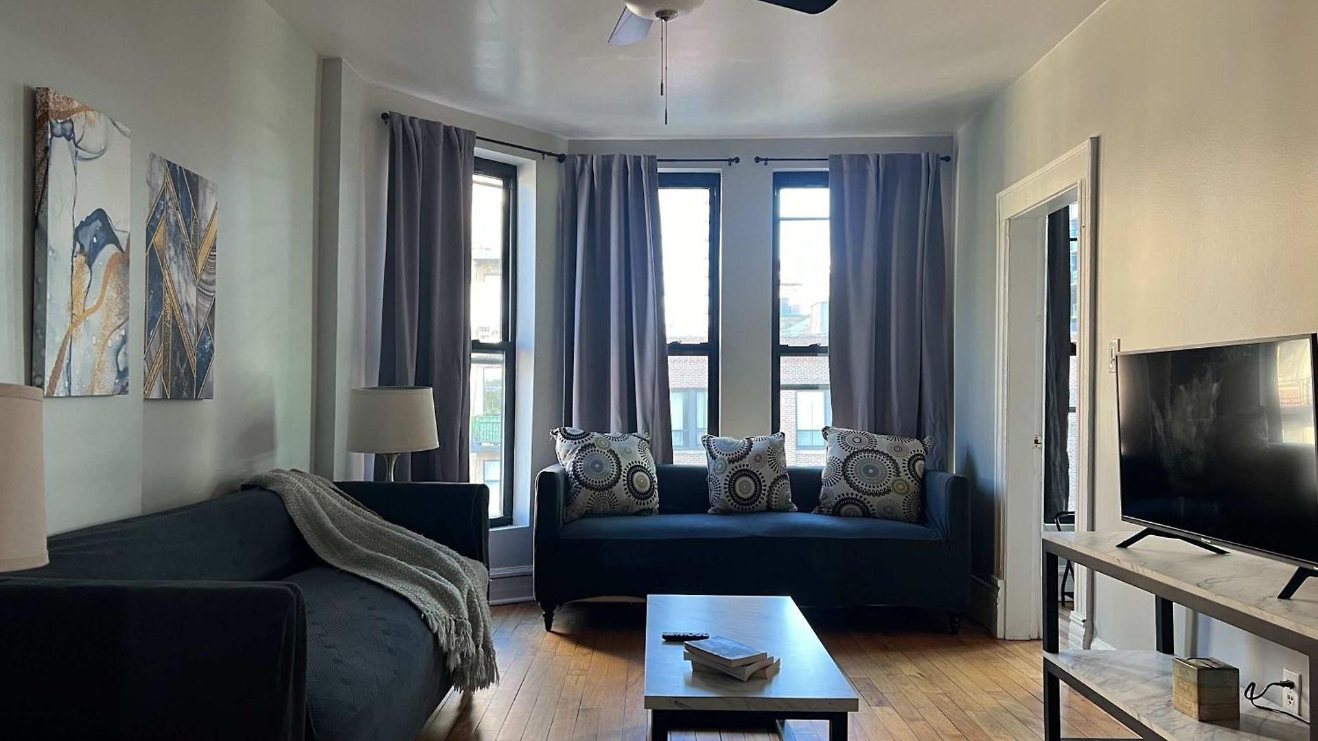 South Loop 3 Bedroom *