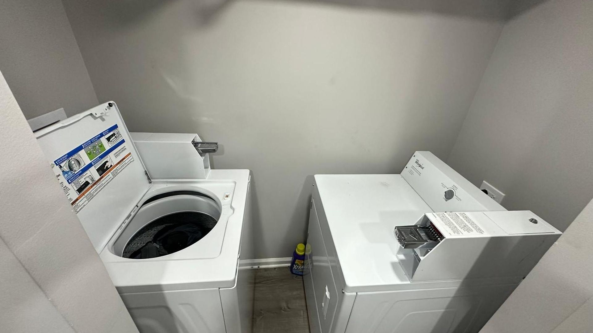 Place To - Close To Downtown! - Free Parking! Homestay