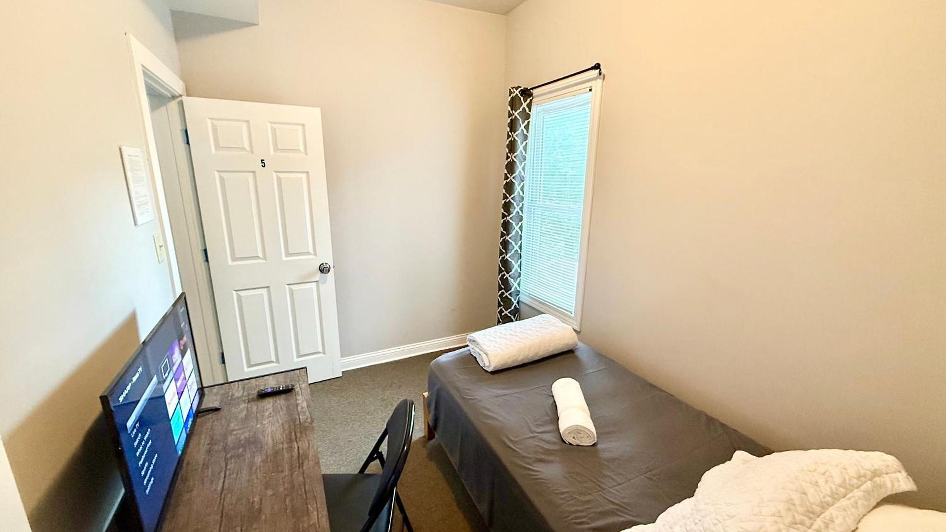 Place To - Close To Downtown! - Free Parking! Homestay