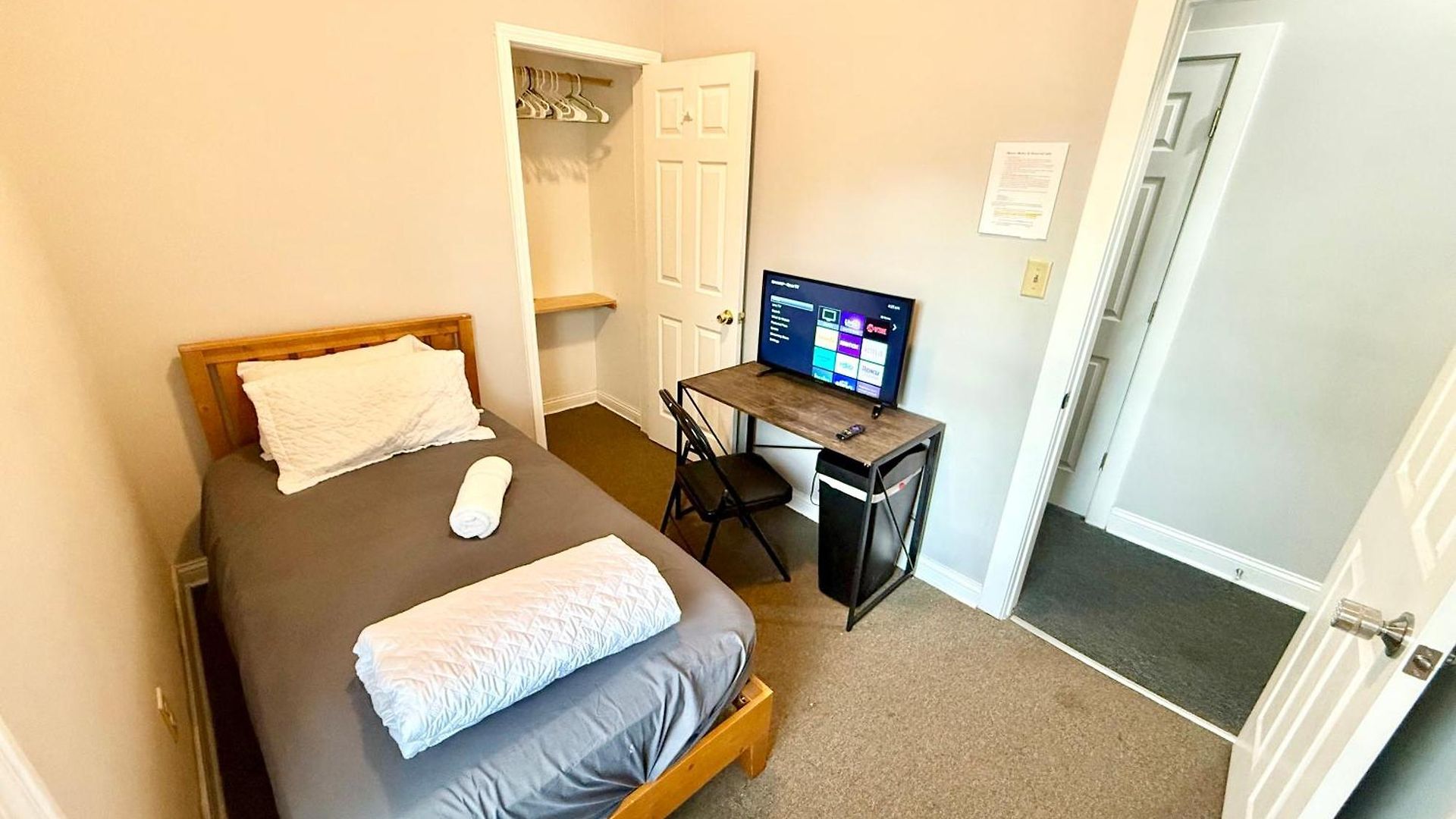 Place To - Close To Downtown! - Free Parking! * Chicago