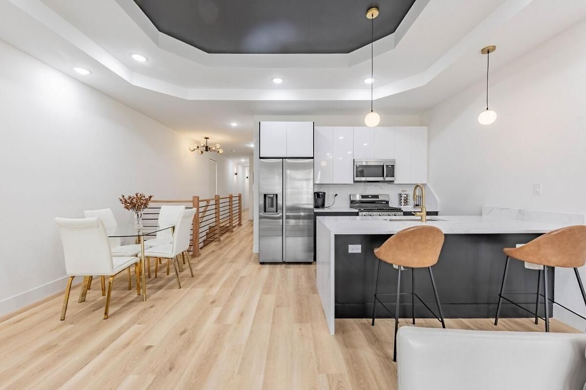 Spacious 3bdr Luxury Penthouse *