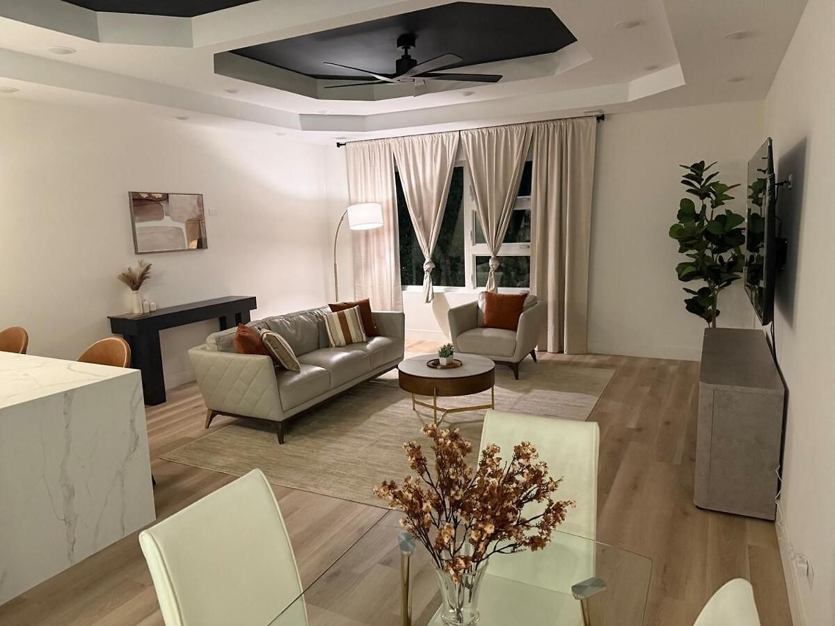 Spacious 3bdr Luxury Penthouse Apartment *