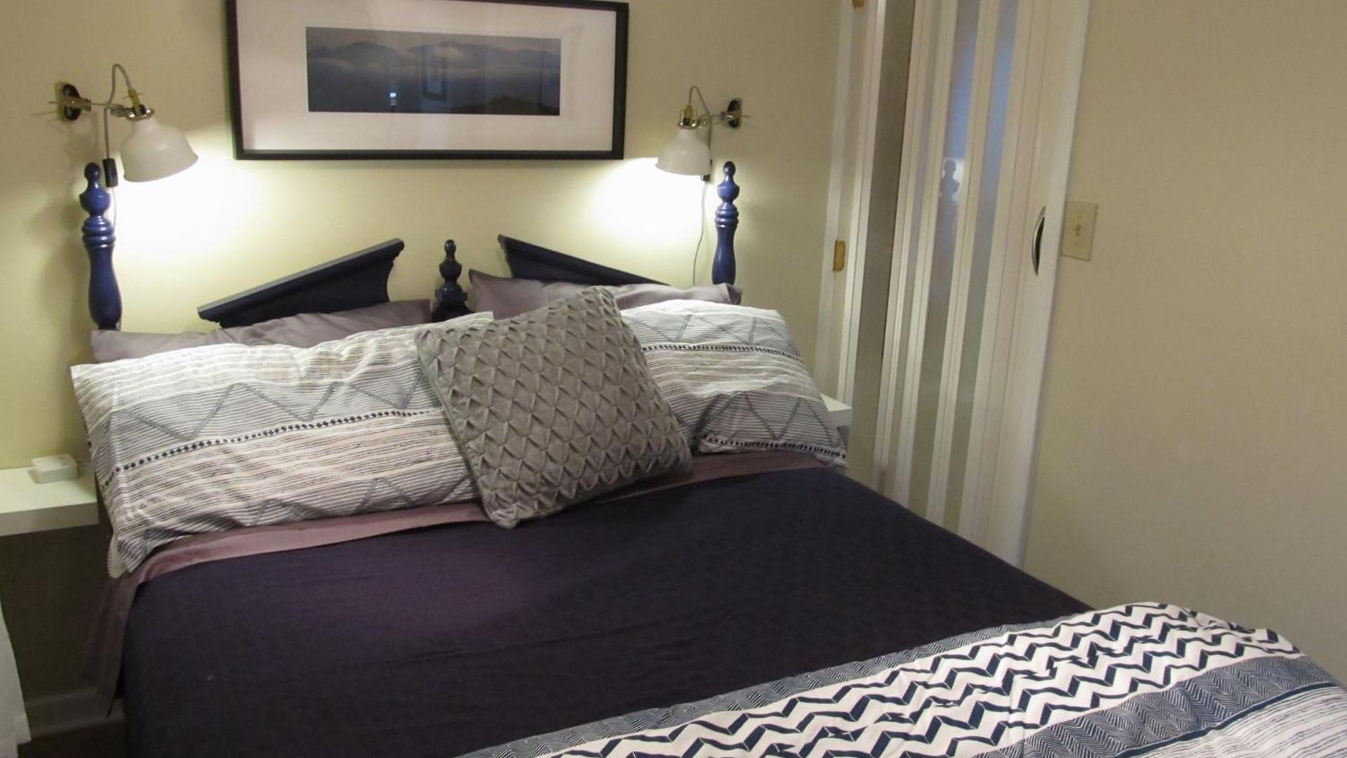 Cozy Vintage Near Downtown Apartment *