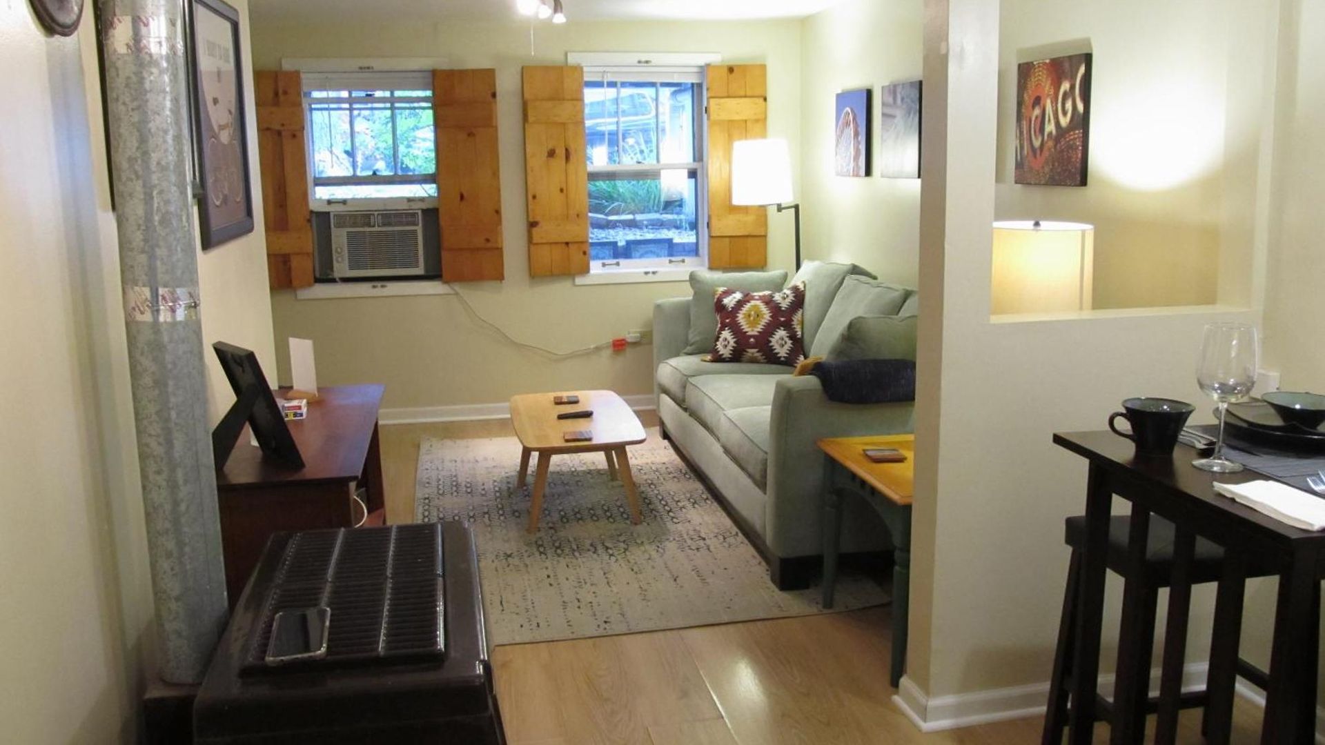 Cozy Vintage Near Downtown Chicago