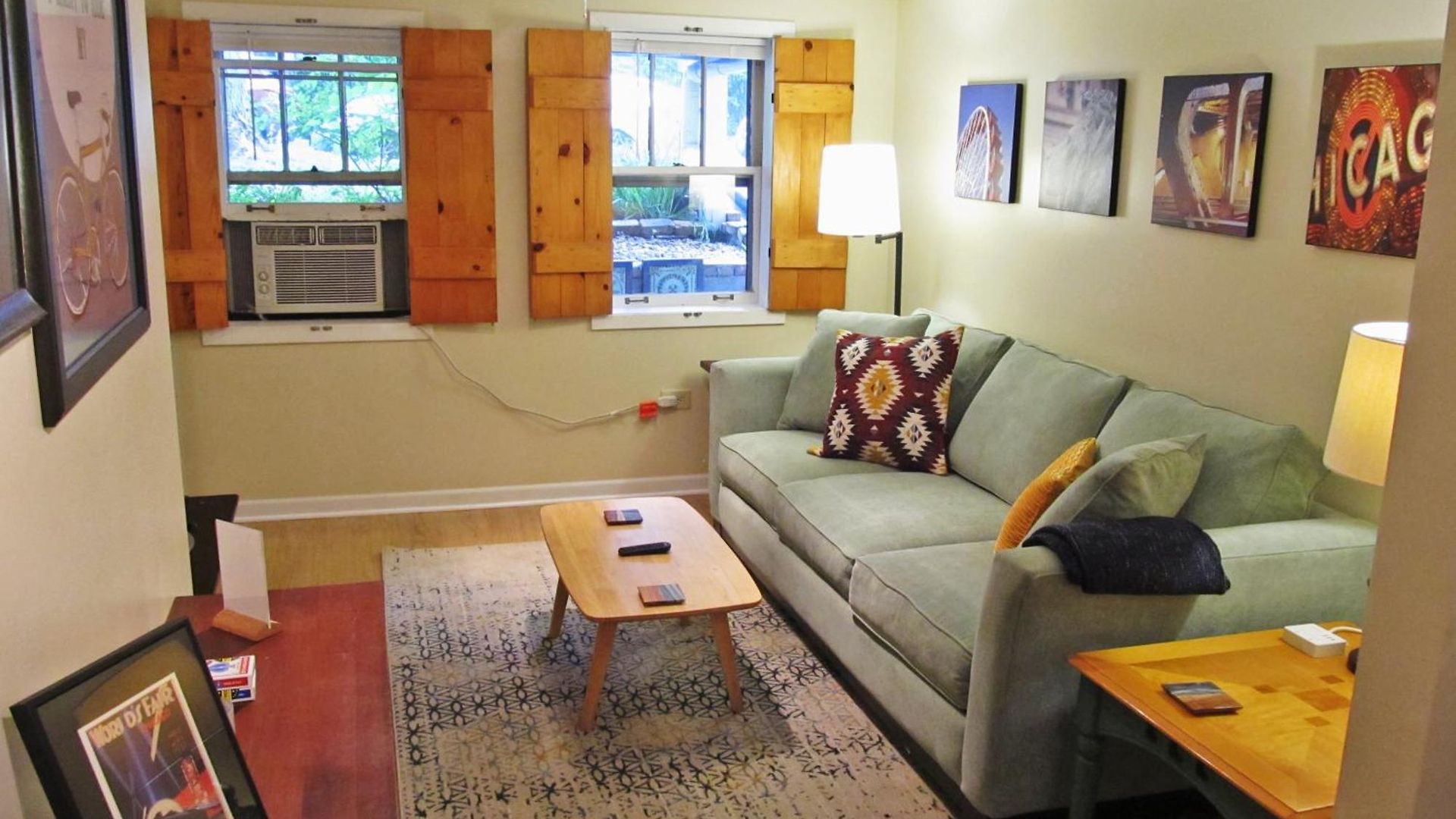 Cozy Vintage Near Downtown Apartment *