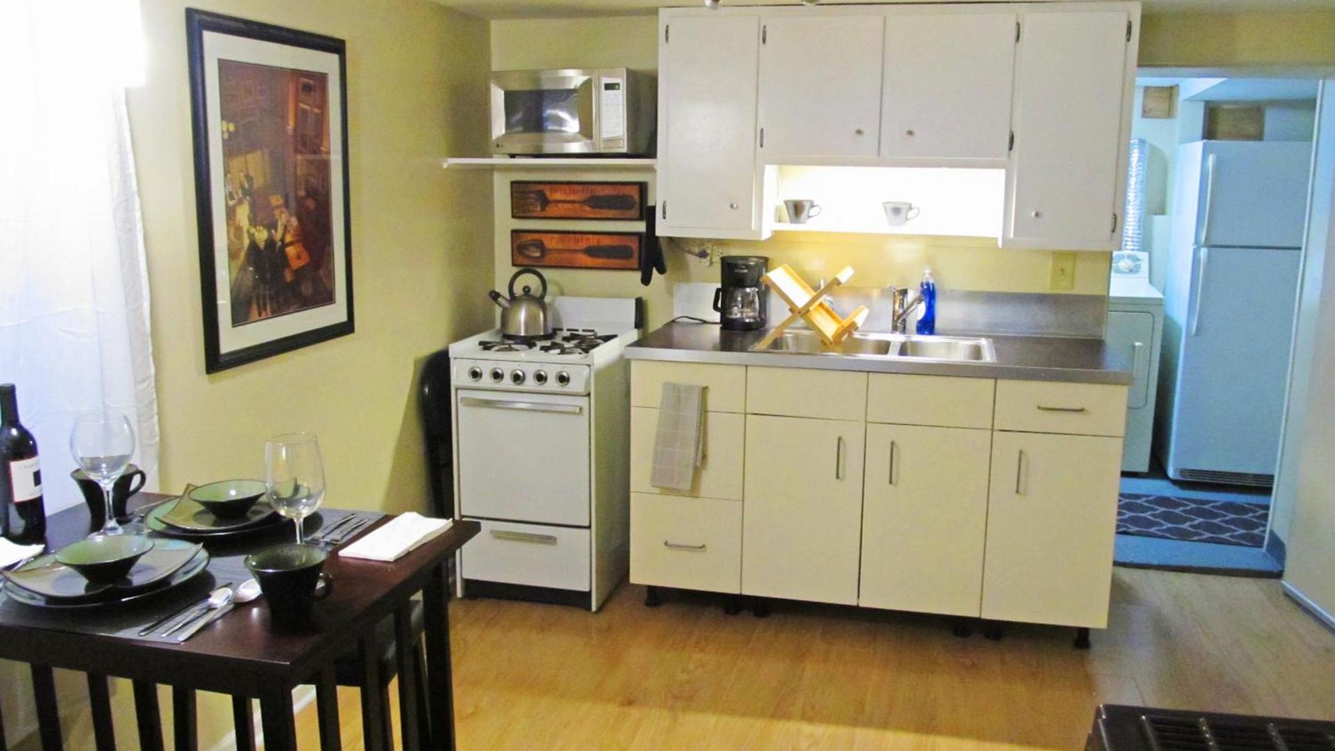Cozy Vintage Near Downtown Apartment Chicago
