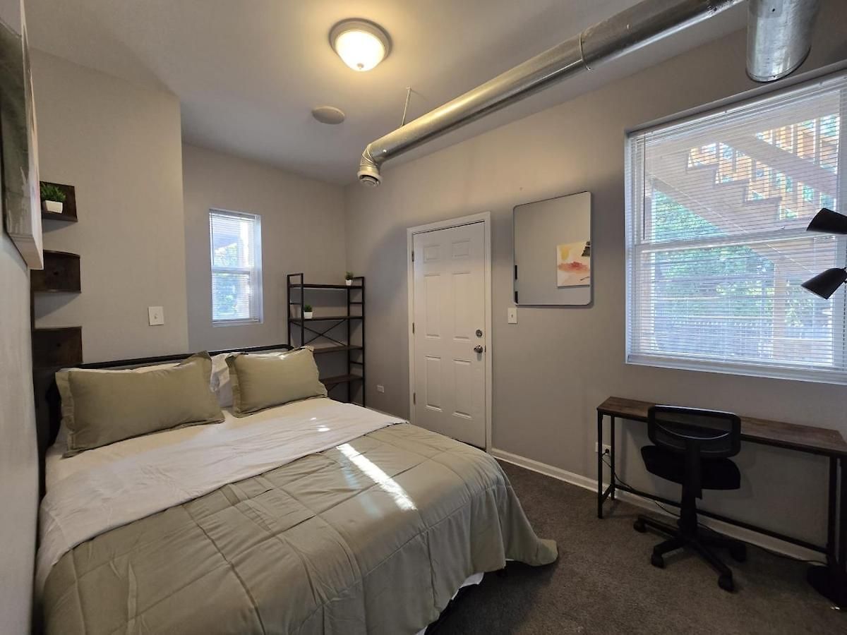 Luxe Loft Vibe With King - 4br 3ba Apartment