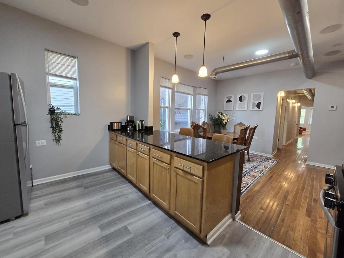 Luxe Loft Vibe With King - 4br 3ba Chicago