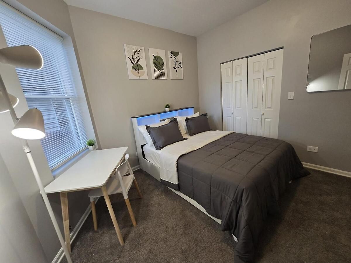 Luxe Loft Vibe With King - 4br 3ba * Chicago