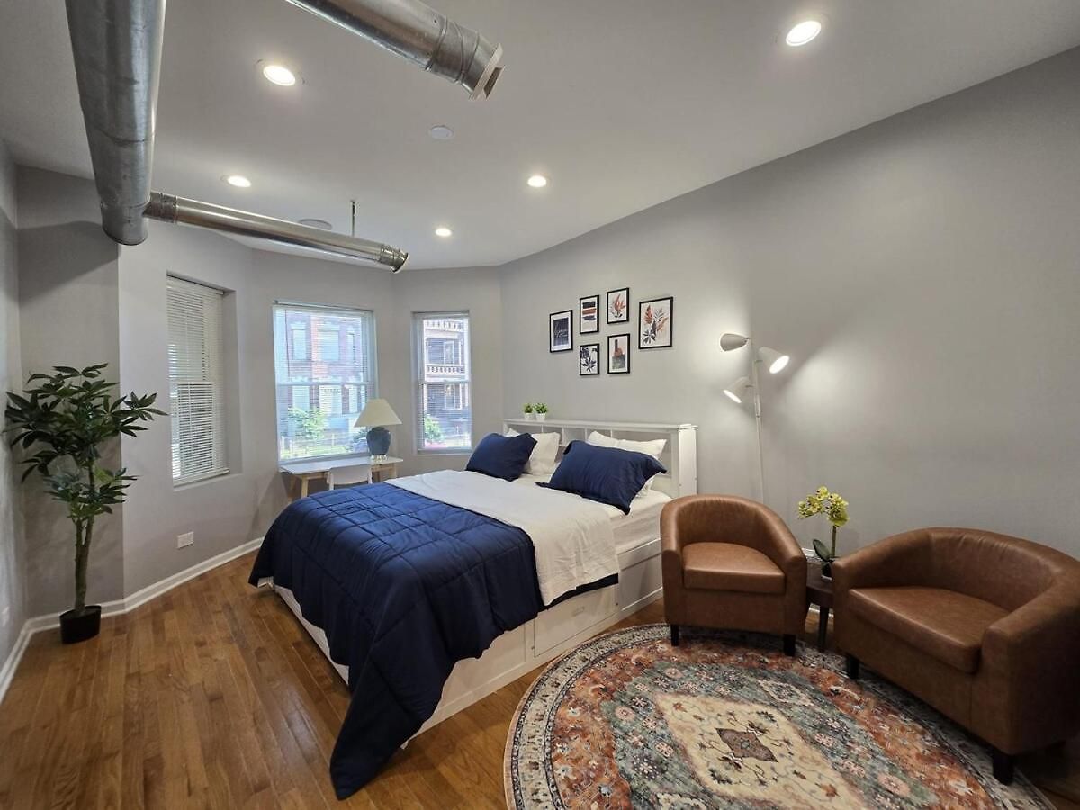 Luxe Loft Vibe With King - 4br 3ba Apartment *