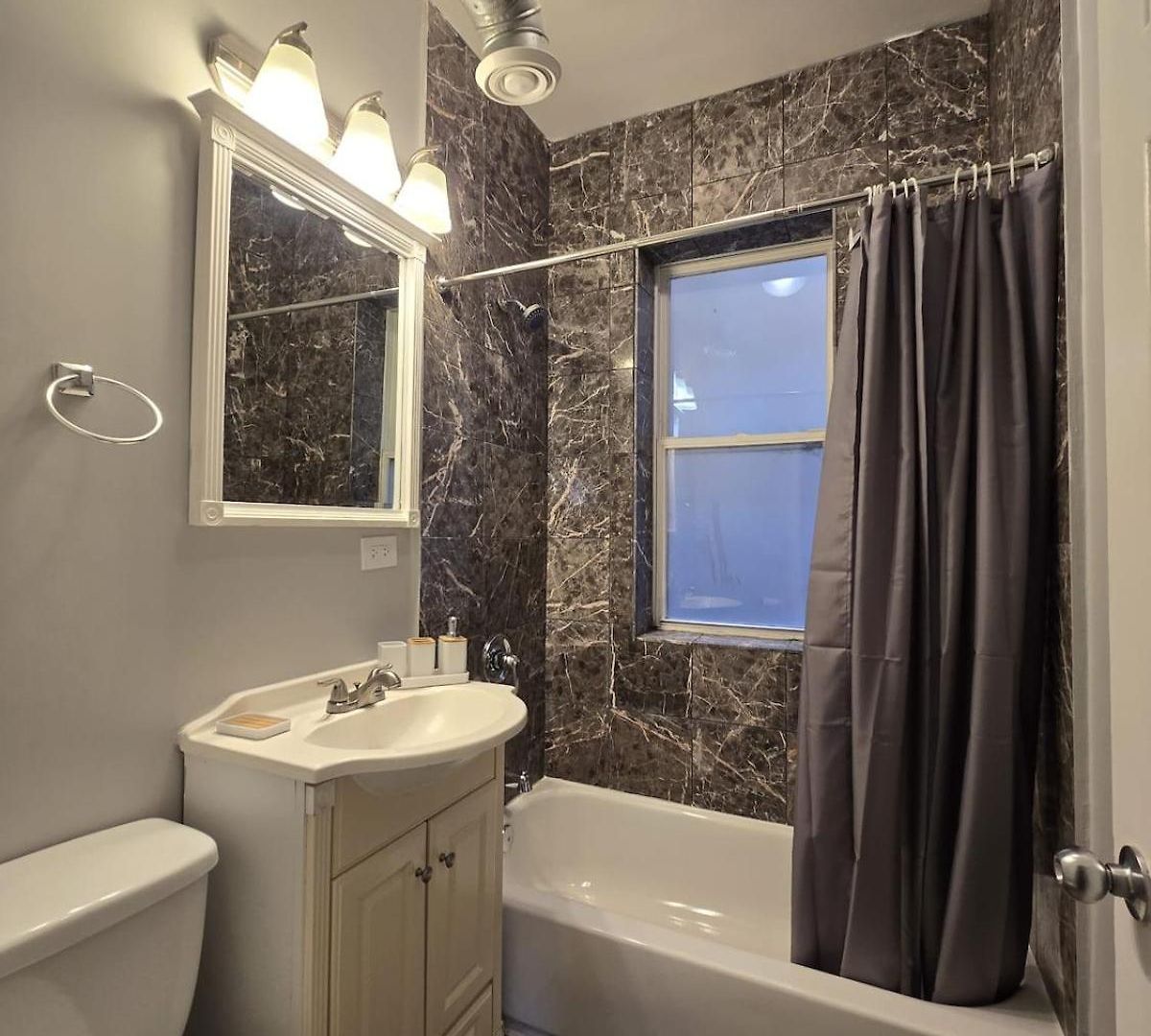 Apartment Luxe Loft Vibe With King - 4br 3ba *