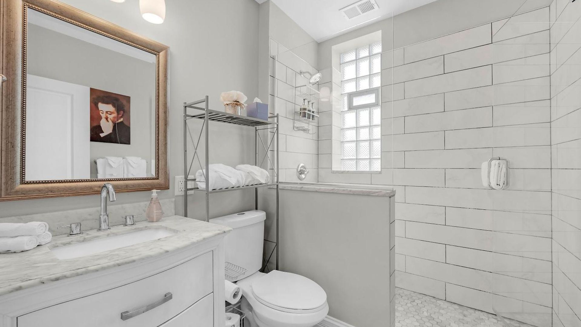 Apartment Modern, Spacious 3br Minutes To Downtown! *