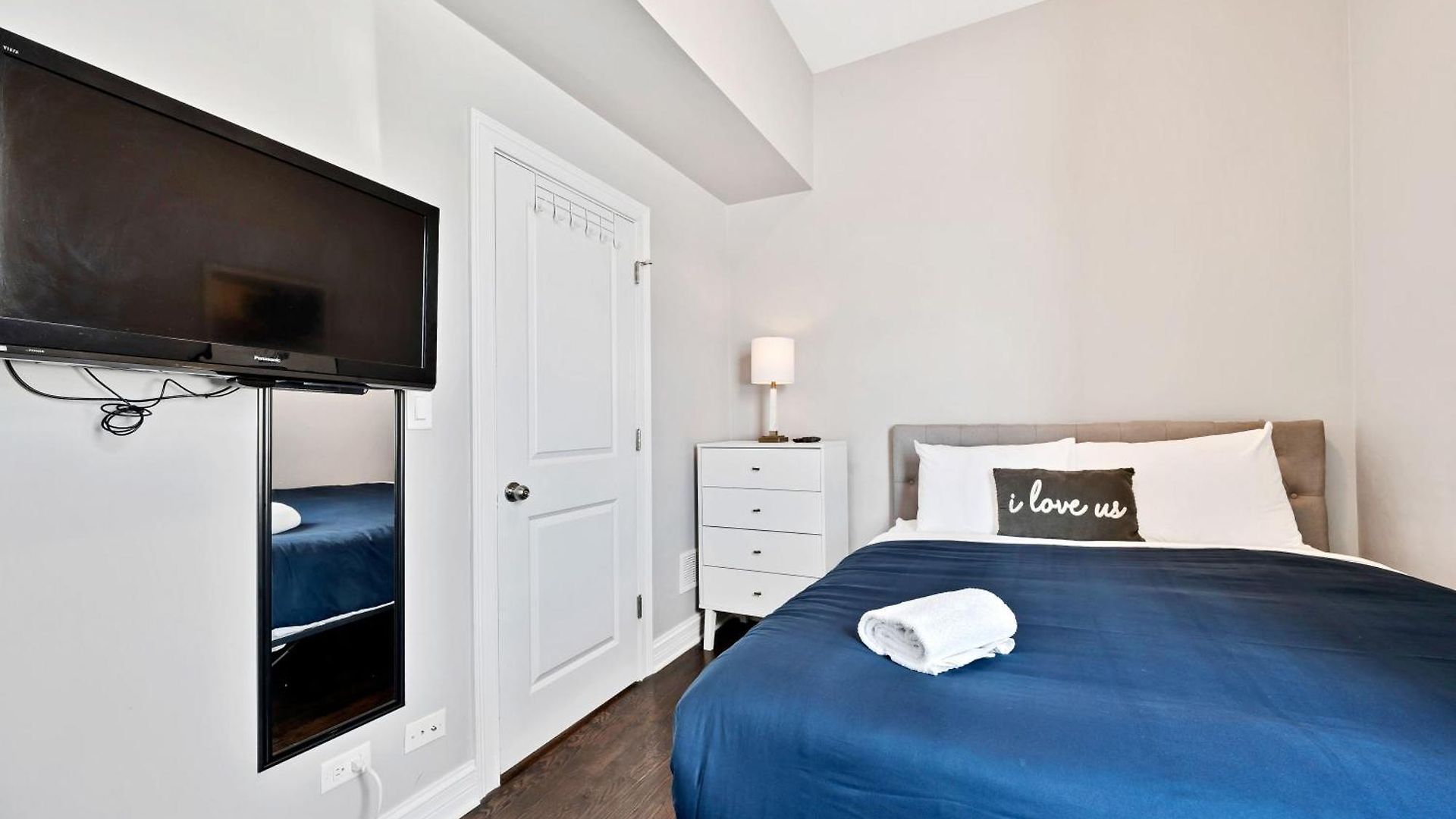 Modern, Spacious 3br Minutes To Downtown! Apartment
