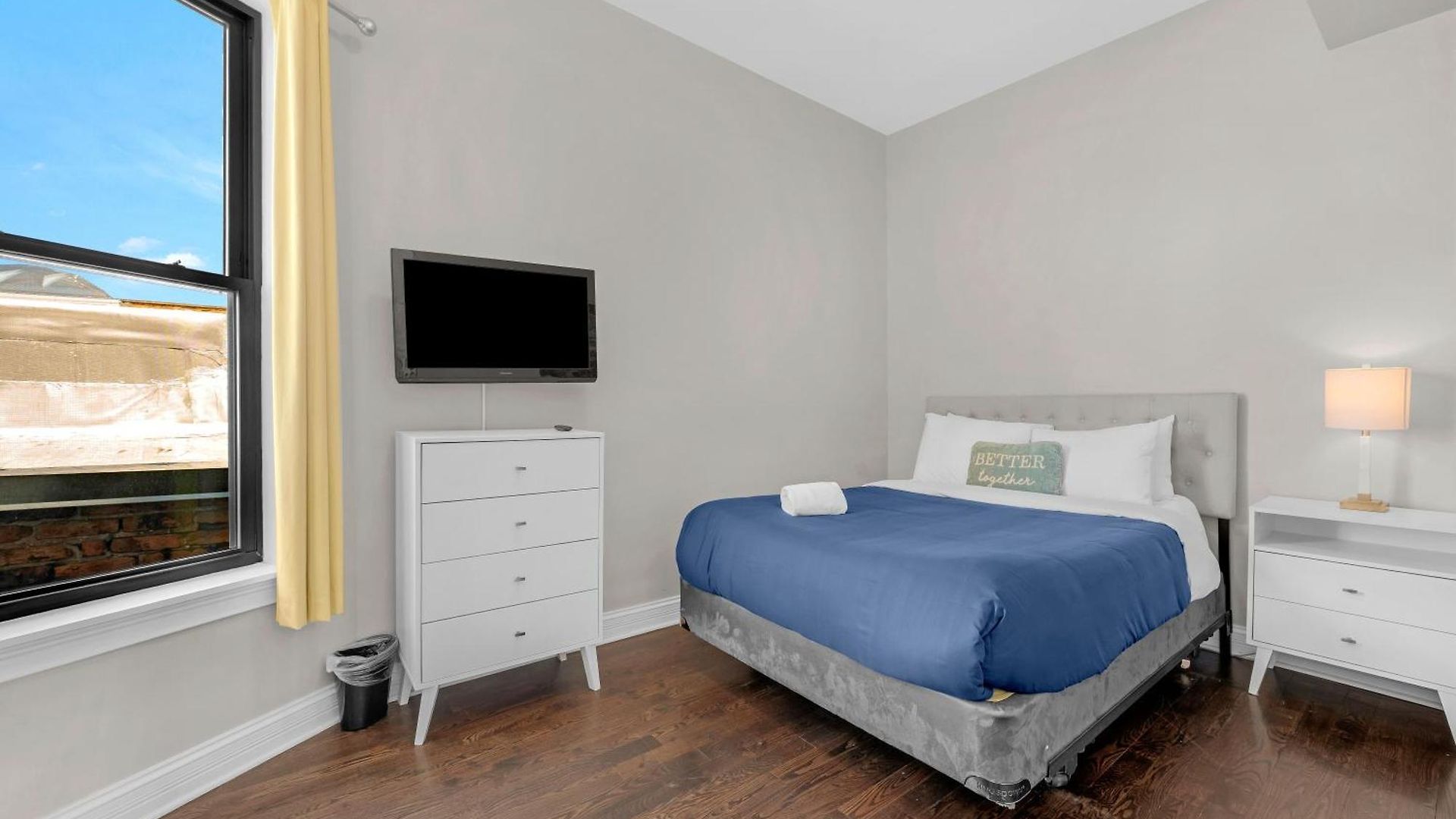 Modern, Spacious 3br Minutes To Downtown! Apartment