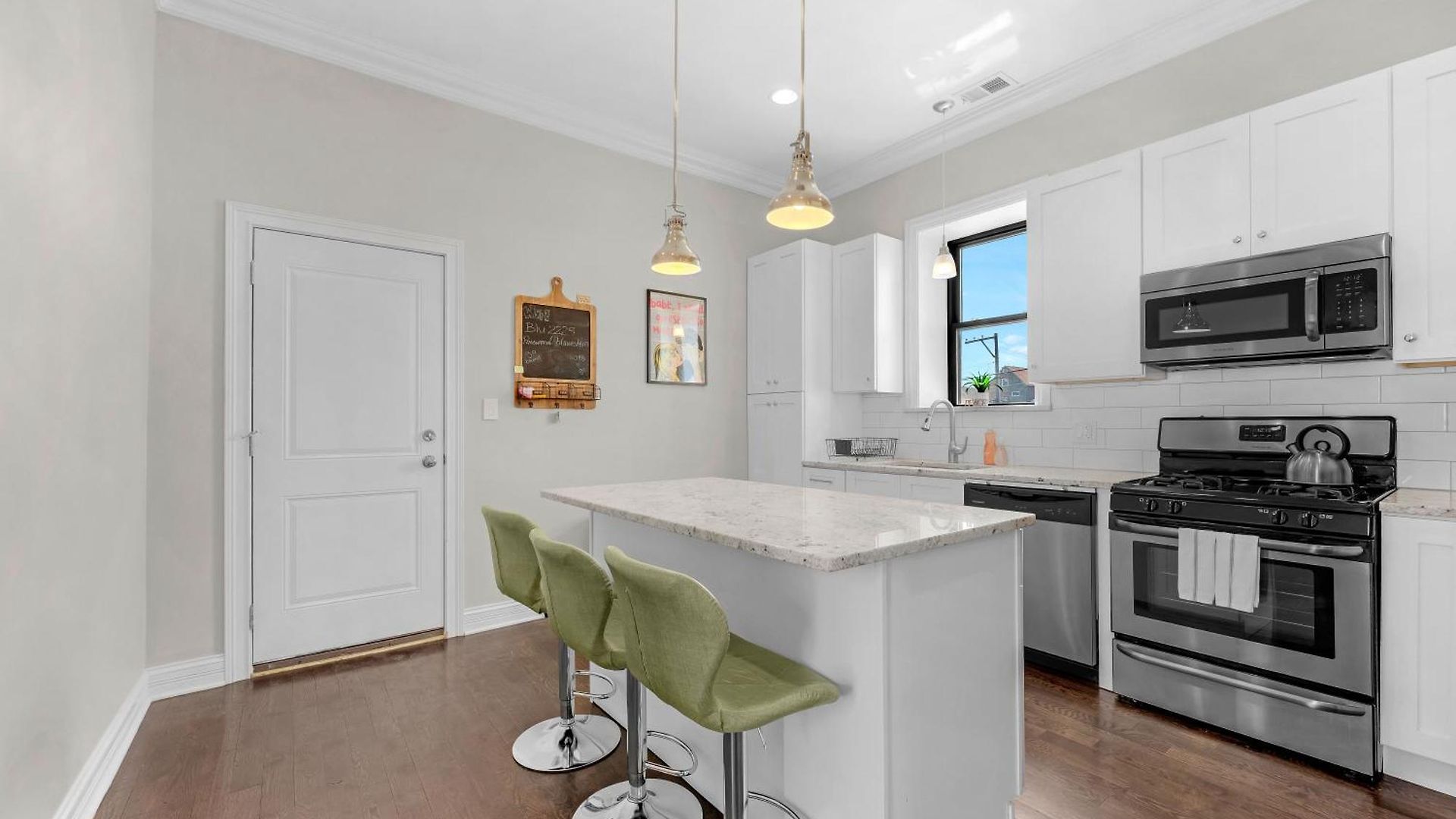 Apartment Modern, Spacious 3br Minutes To Downtown! *