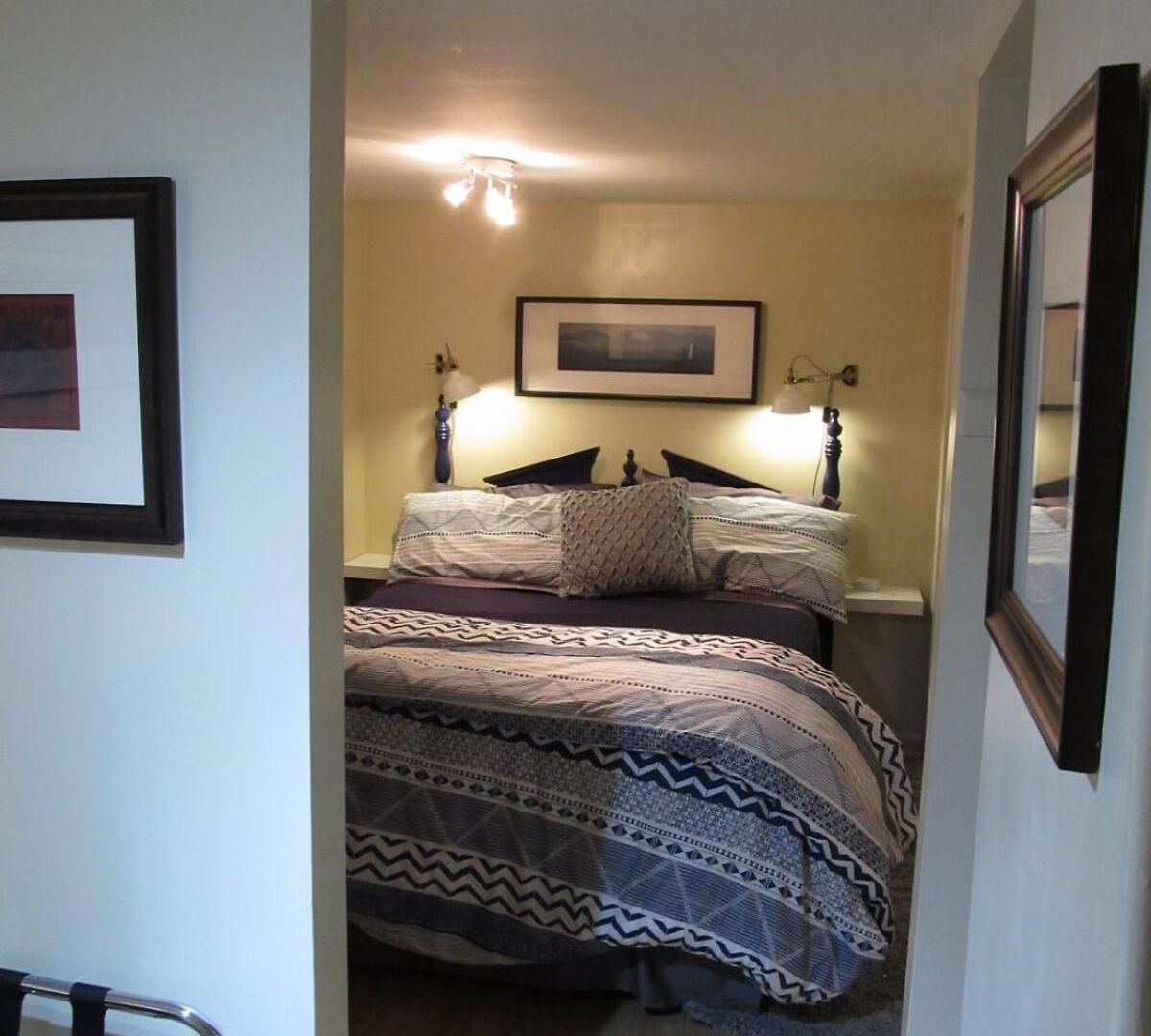Cozy Vintage Near Downtown Apartment Chicago