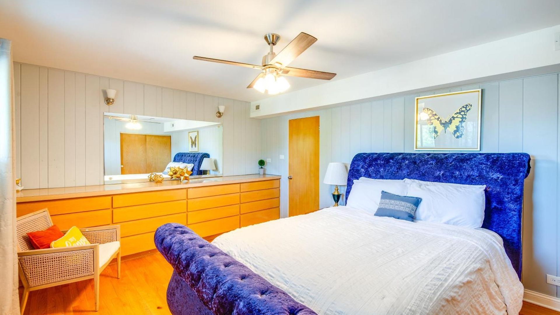 Apartment Walk To Train & Bus: Updated Chicago