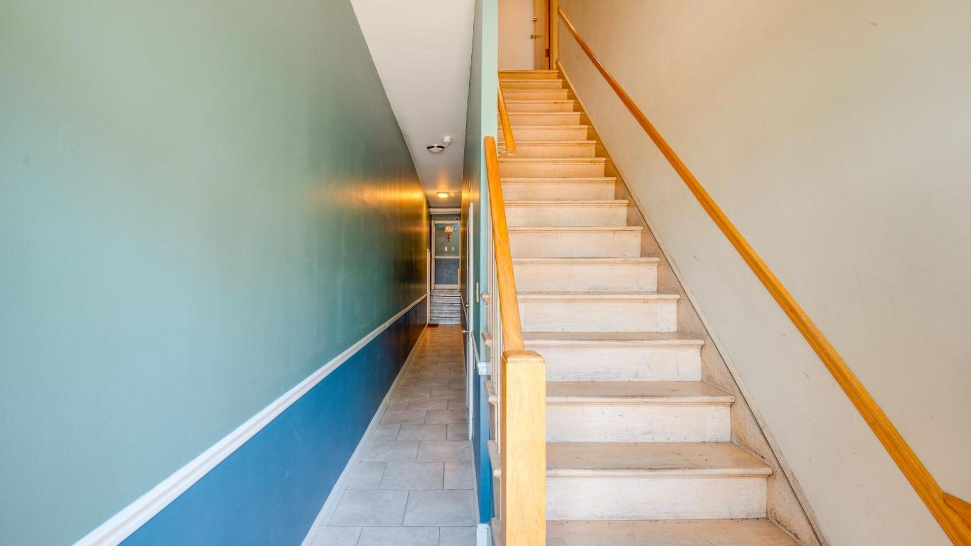 Apartment Walk To Train & Bus: Updated