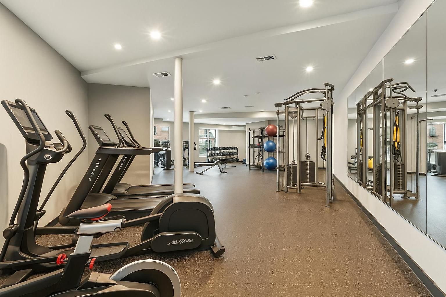 Luxurious 3bd Penthouse L Private Patio L Gym L Stunning Rooftop Apartment