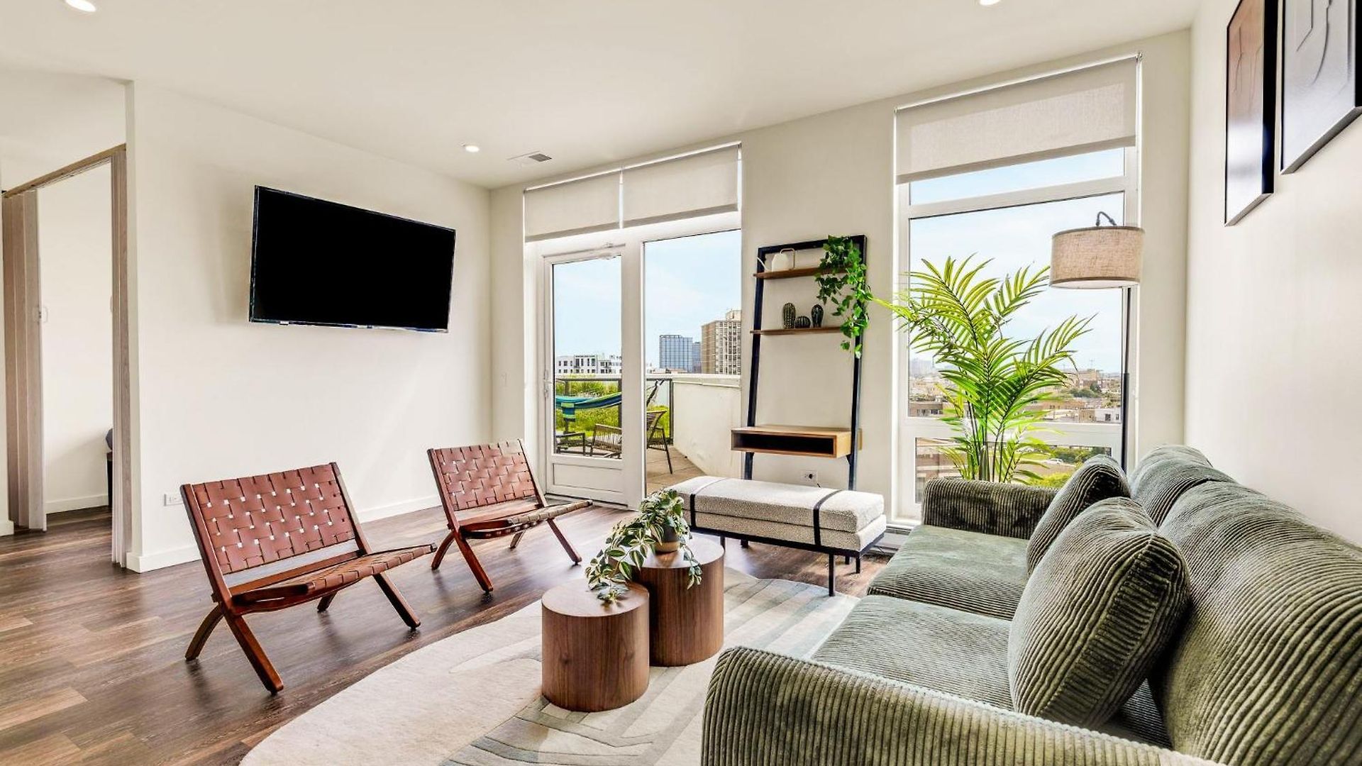 Apartment Luxurious 3bd Penthouse L Private Patio L Gym L Stunning Rooftop *