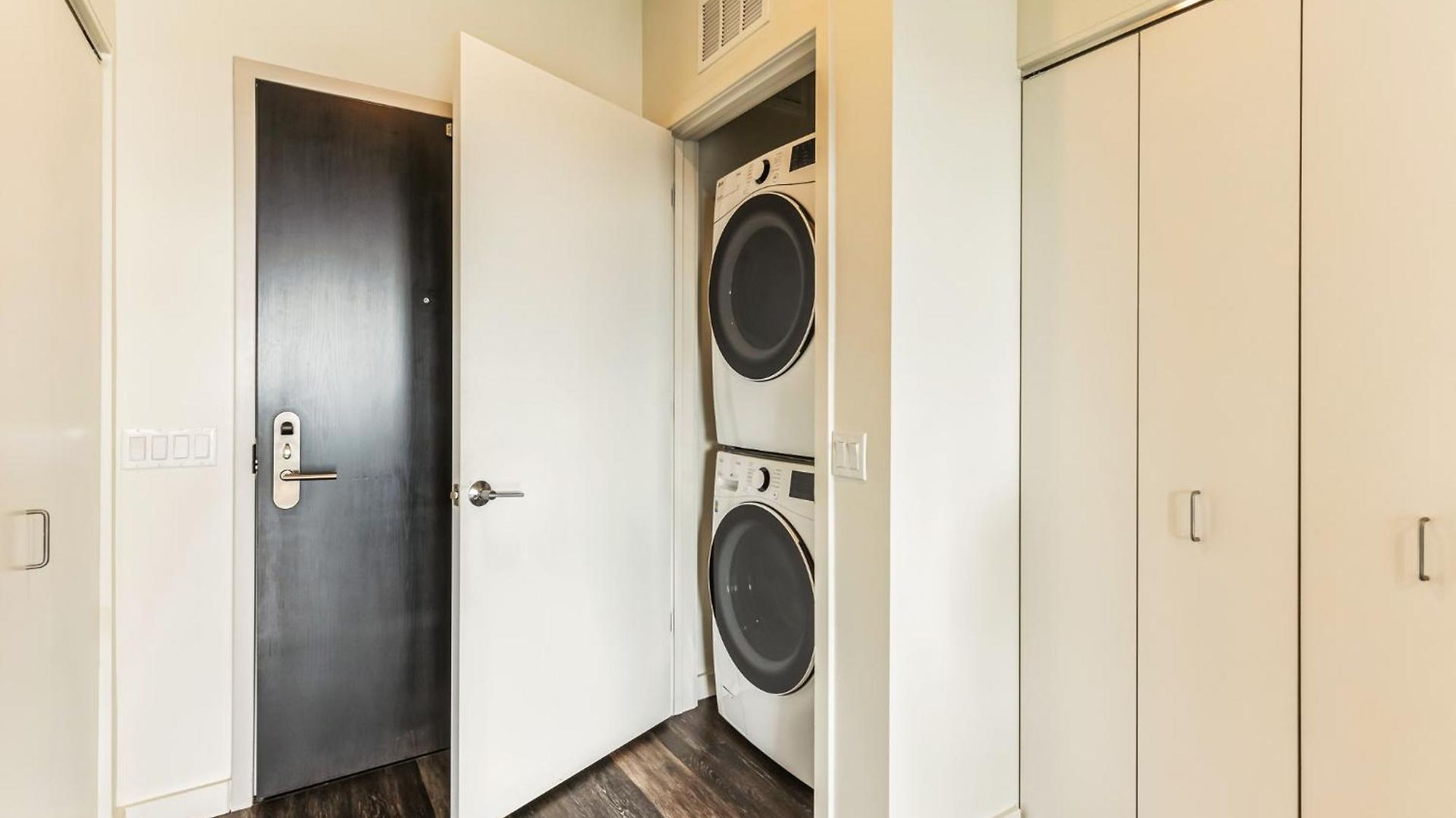Luxurious 3bd Penthouse L Private Patio L Gym L Stunning Rooftop * Chicago