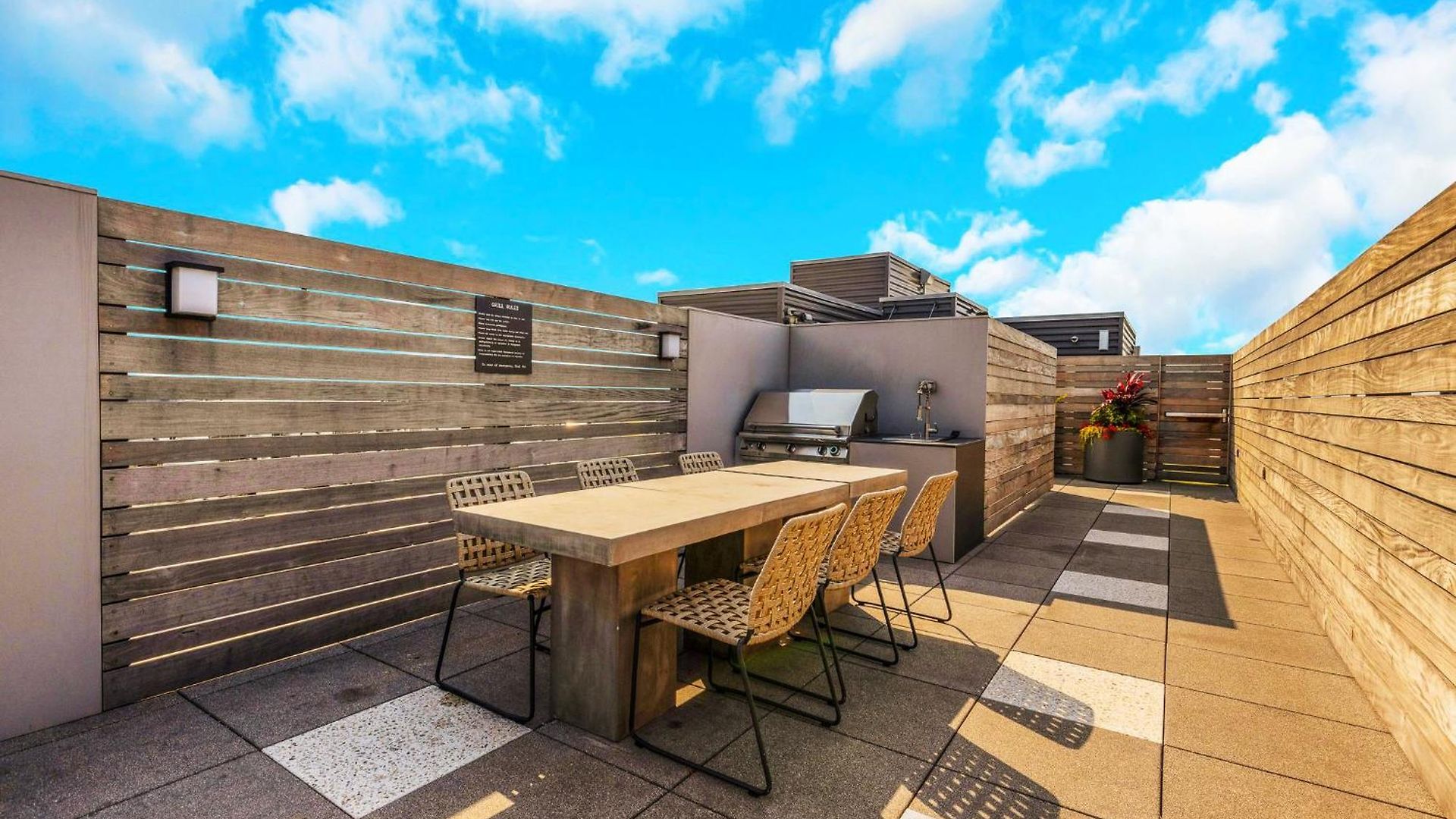 Luxurious 3bd Penthouse L Private Patio L Gym L Stunning Rooftop Apartment