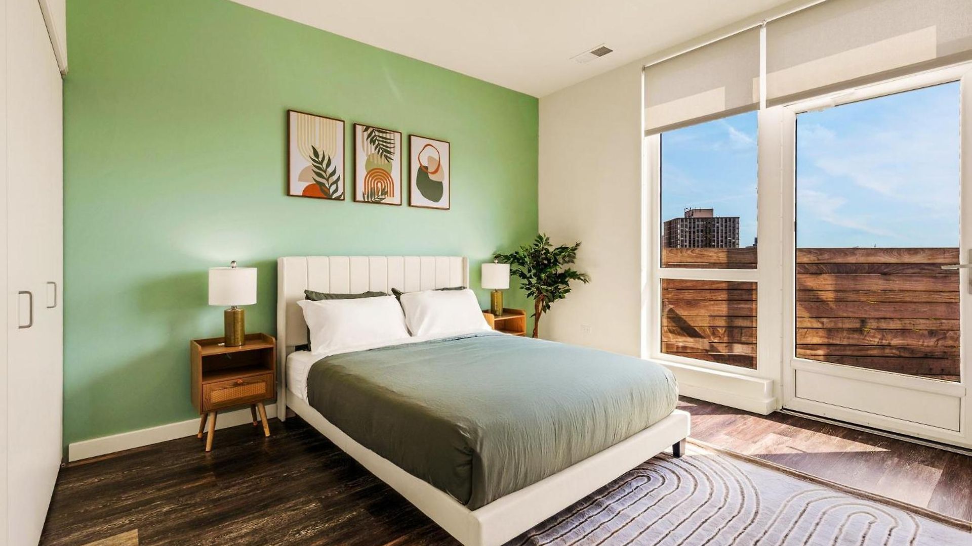 Luxurious 3bd Penthouse L Private Patio L Gym L Stunning Rooftop Chicago